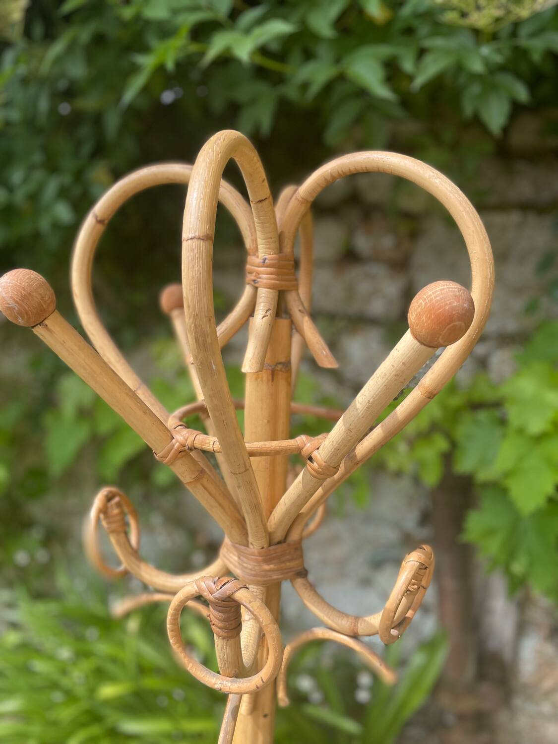 Rattan parrot coat rack 70'