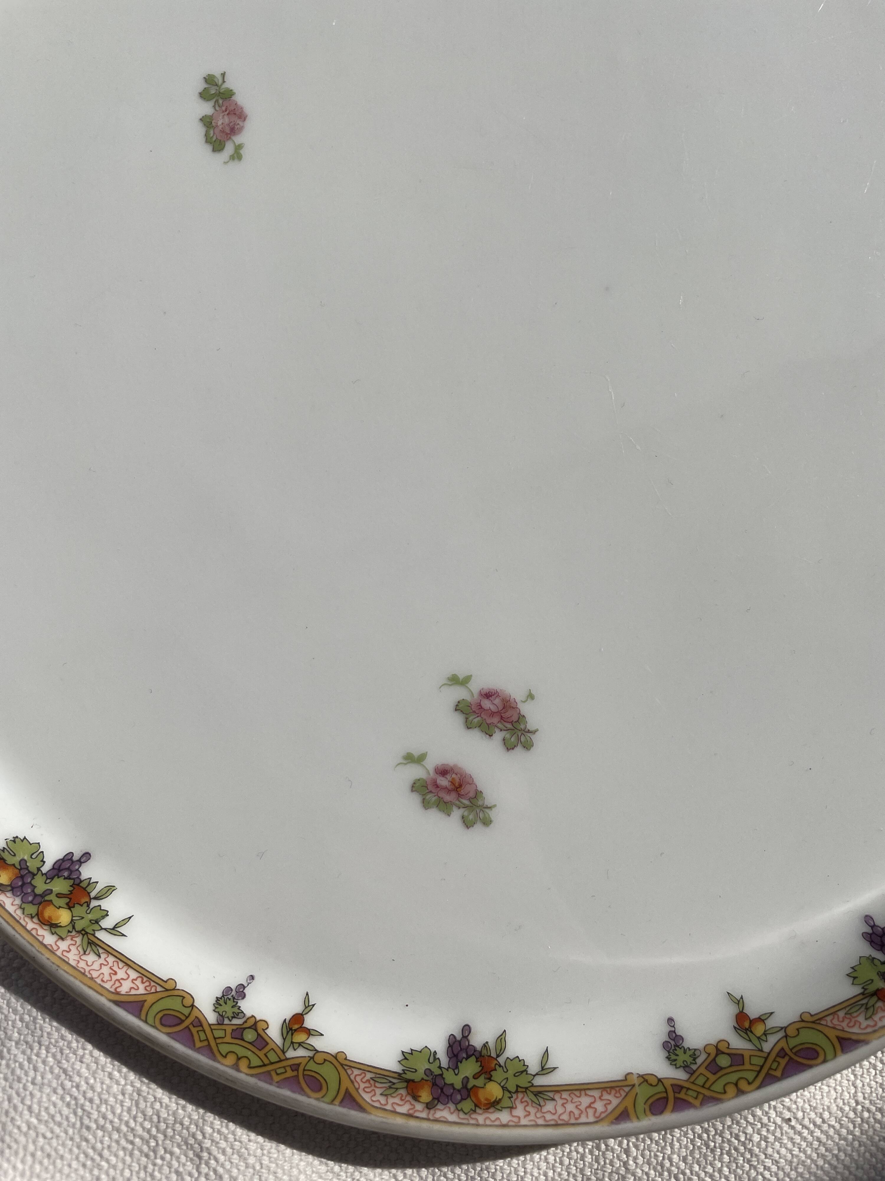 Grand plat de service en porcelaine