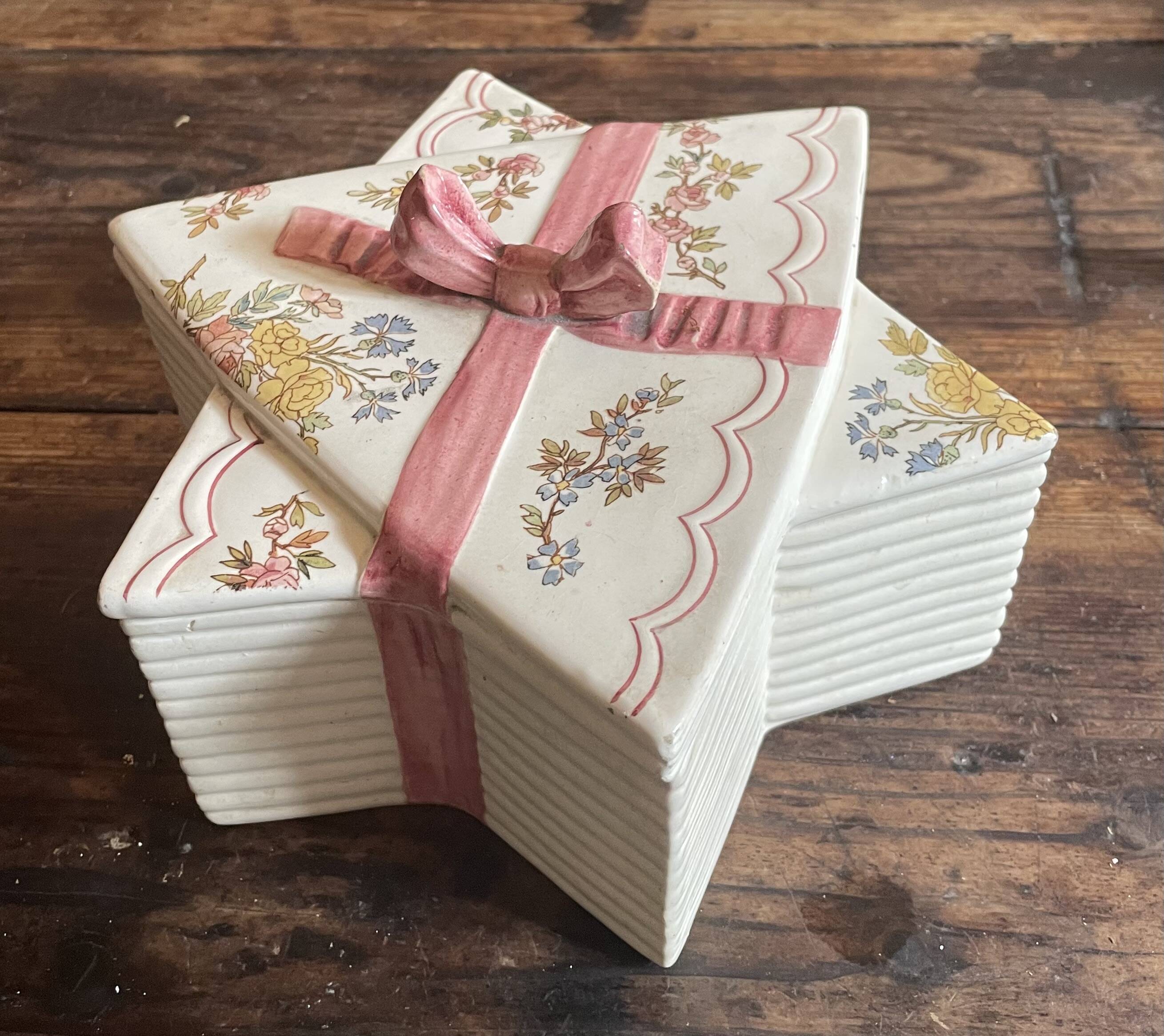 star bonbonnière Sarreguemines U&C – Louis XV model – ribbon trompe-l'œil