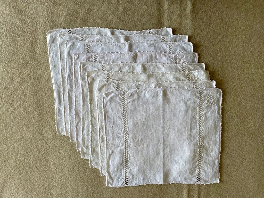 Set of 8 antique placemats embroidered and monogrammed "JS" - white - 42x35 cm - linen