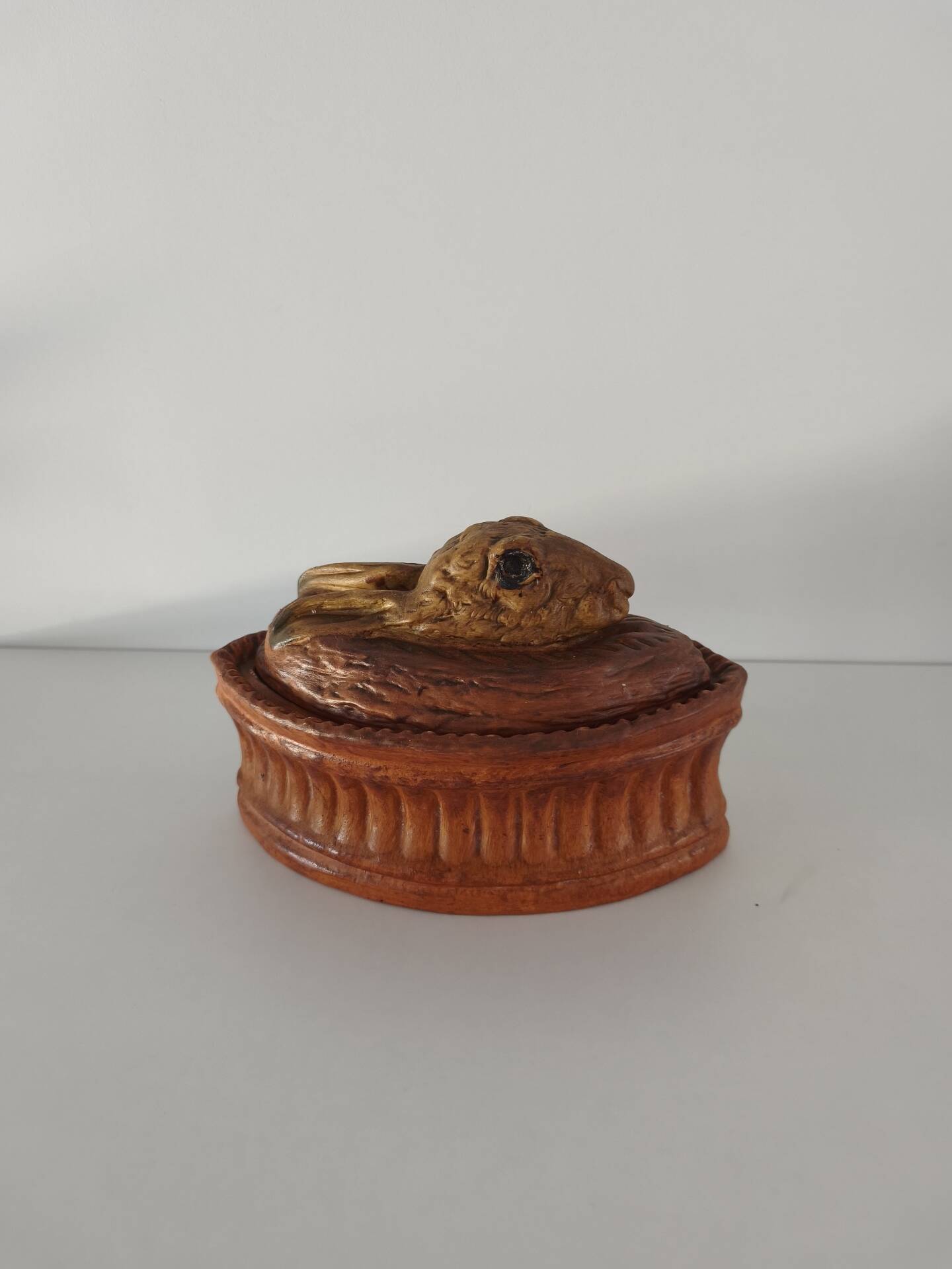 Terrine en porcelaine trompe-l'oeil pâté lièvre lapin