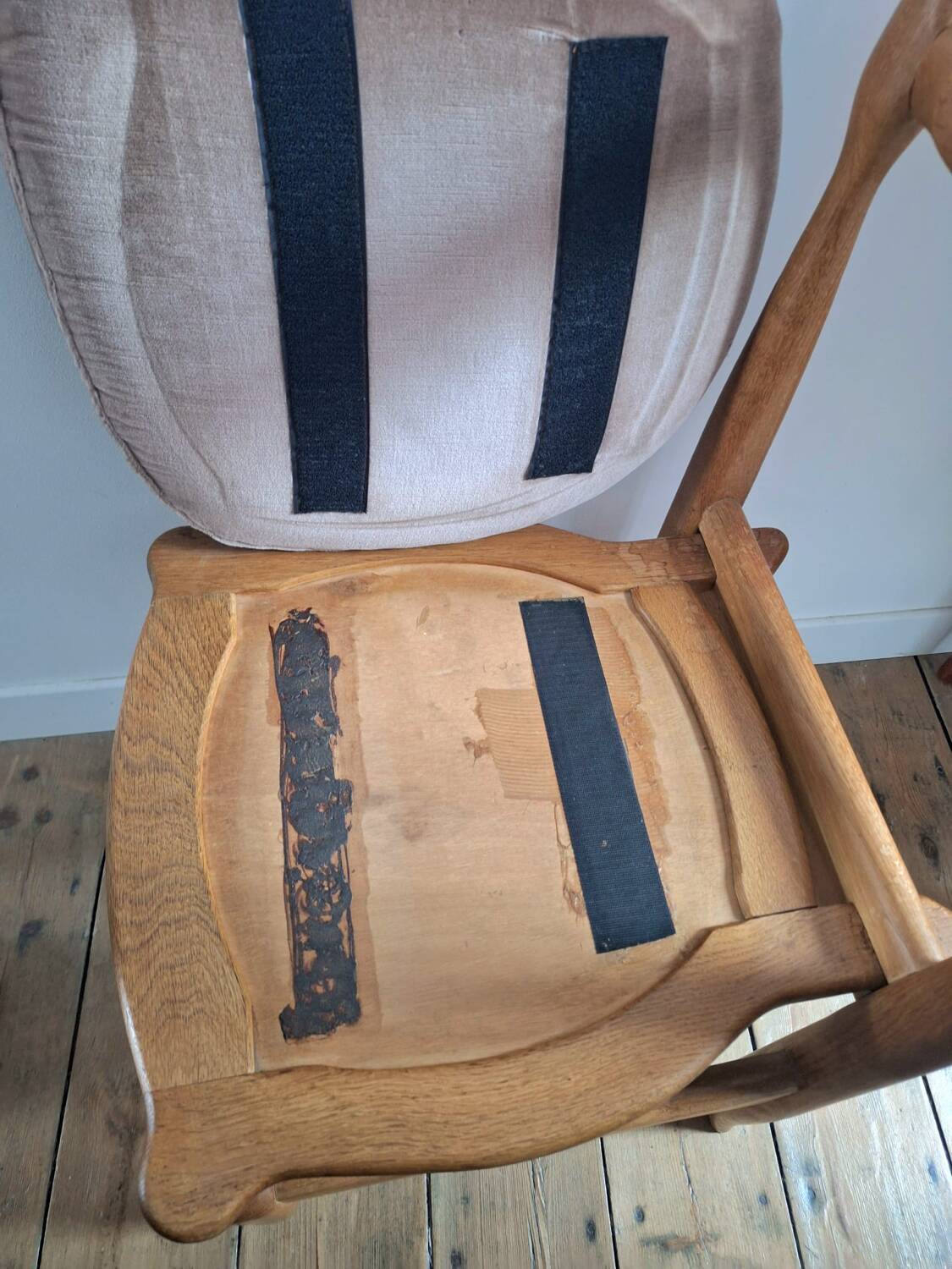 Set of 4 Guillerme and Chambron Charlotte model chairs, vintage seats