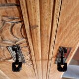 Art-deco wall showcase in raw oak