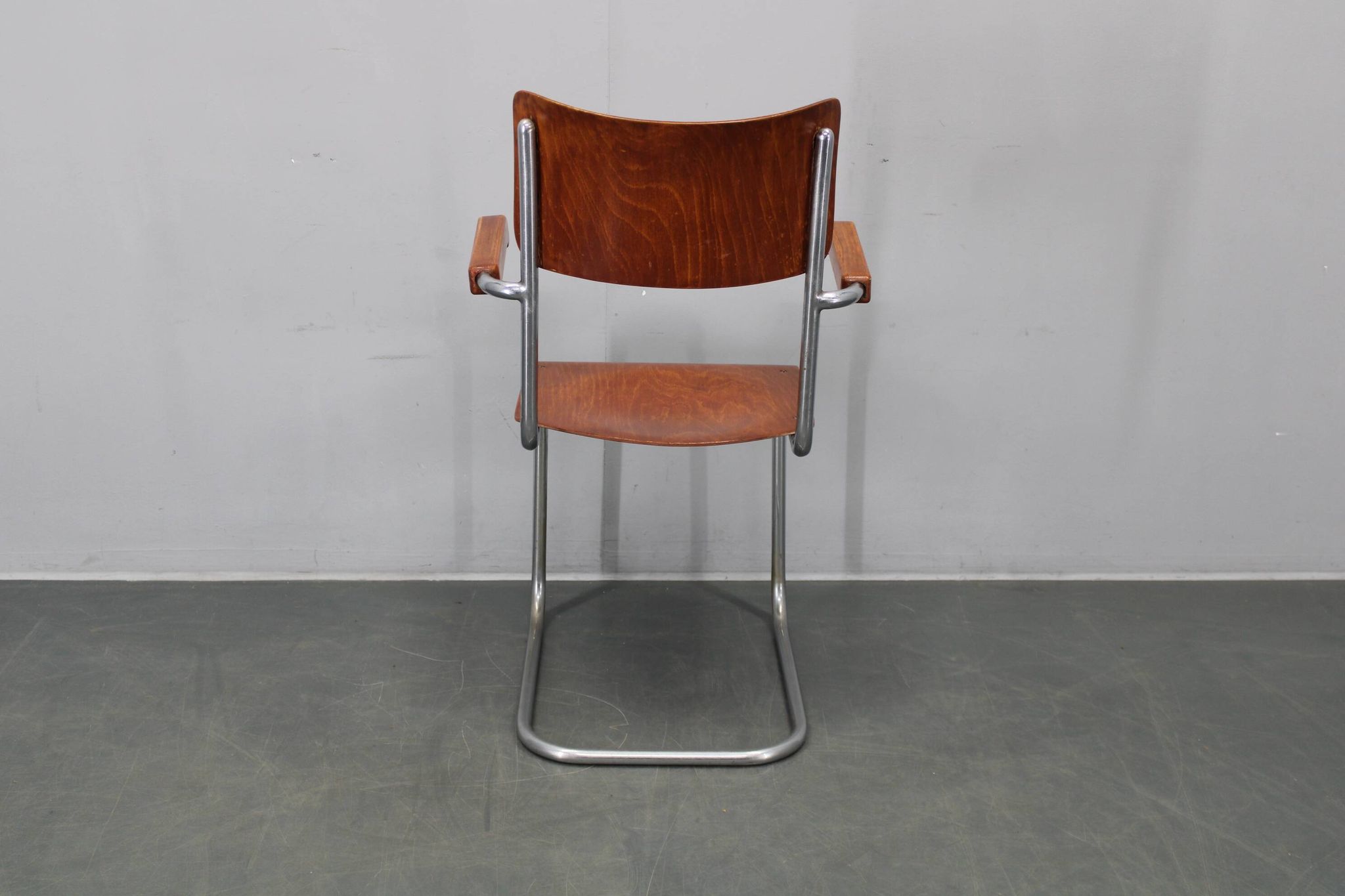 Bauhaus cantilever armchair in chrome tubular steel and beech, 1930s