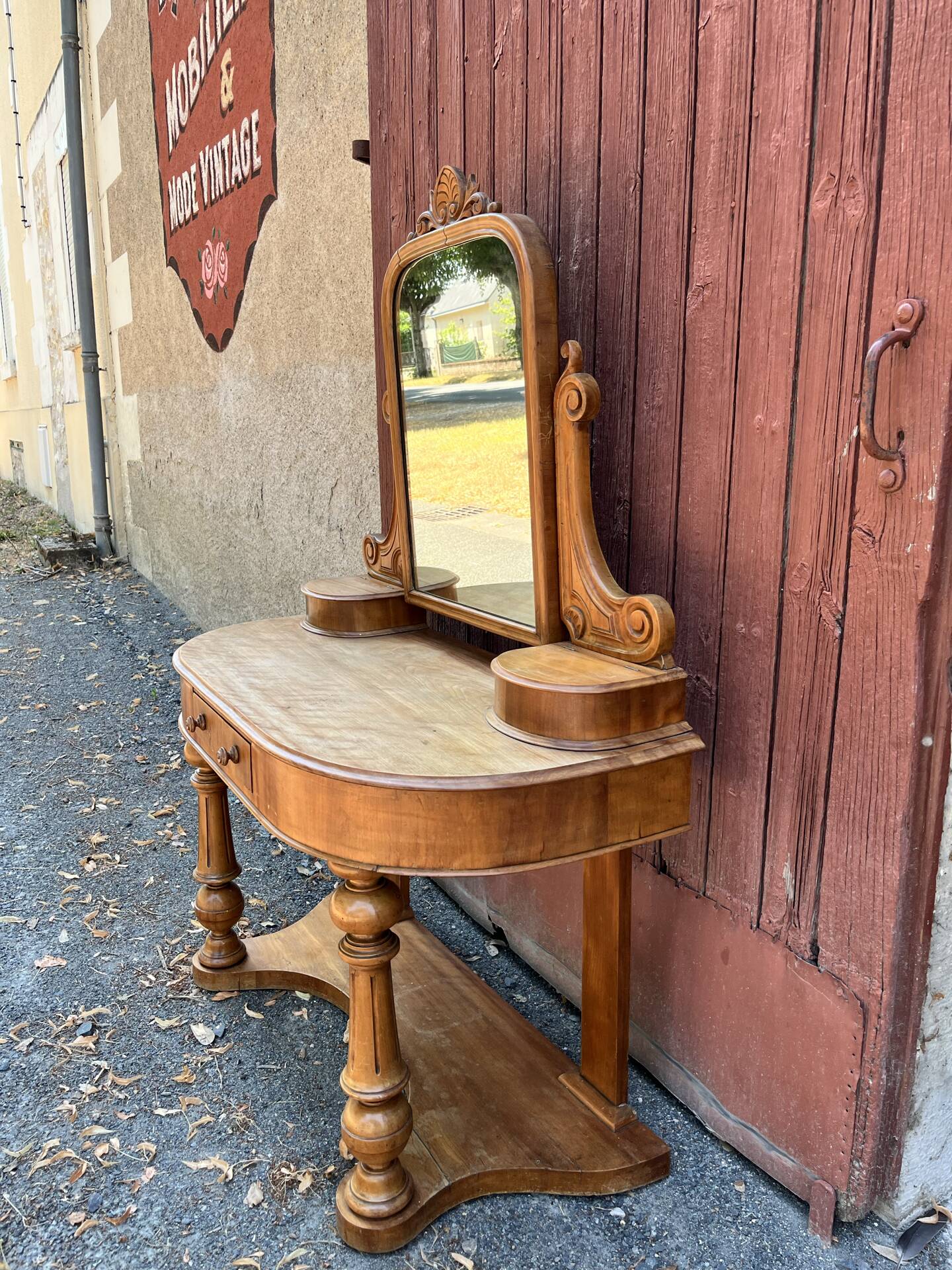 Antique hairdresser