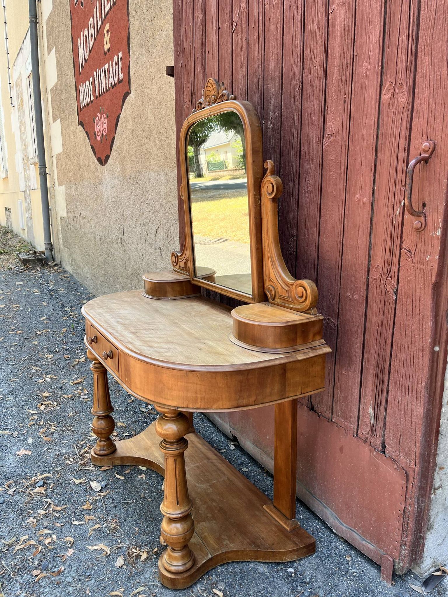 Antique hairdresser