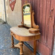 Antique hairdresser