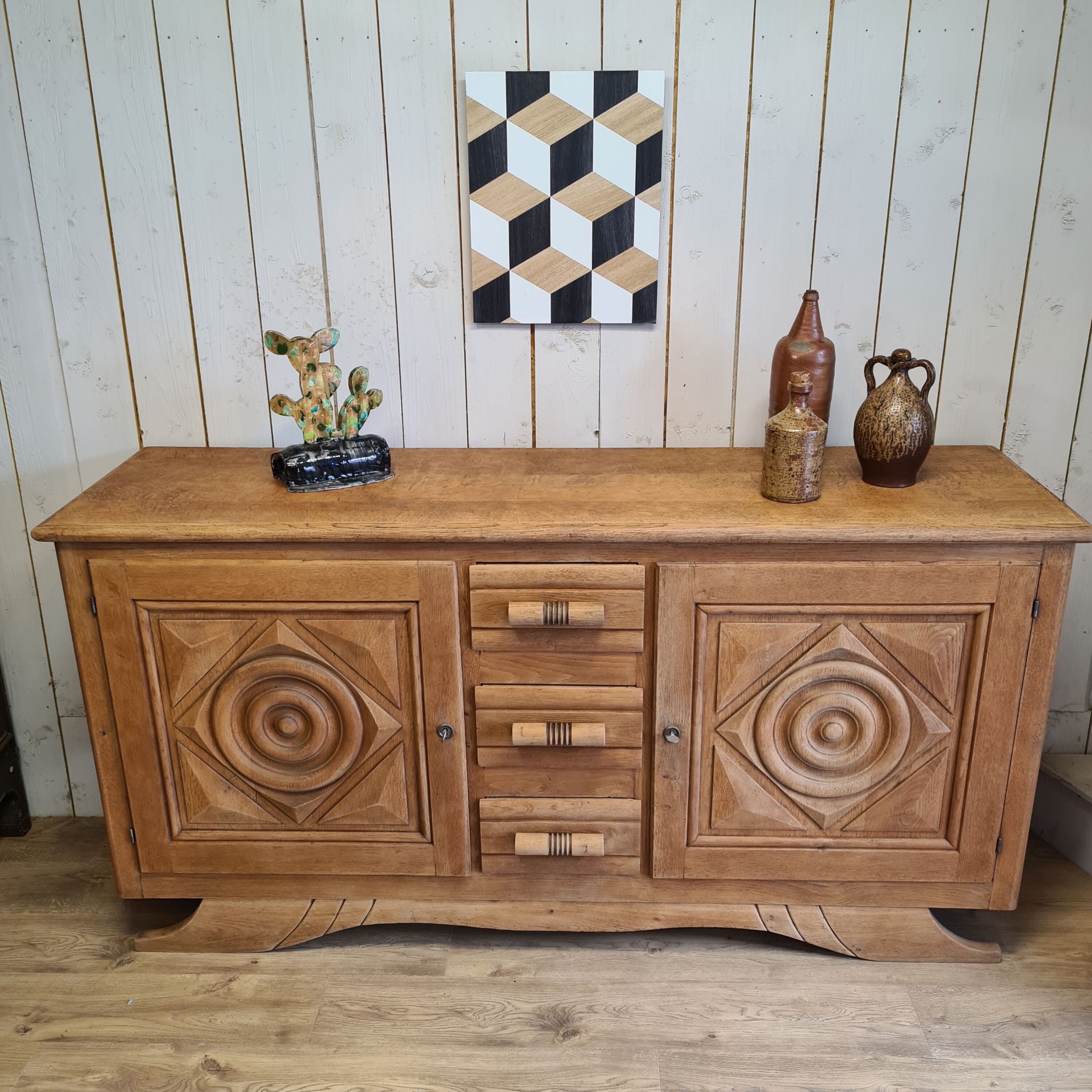 Enfilade brutalist style 40s renovated in raw wood