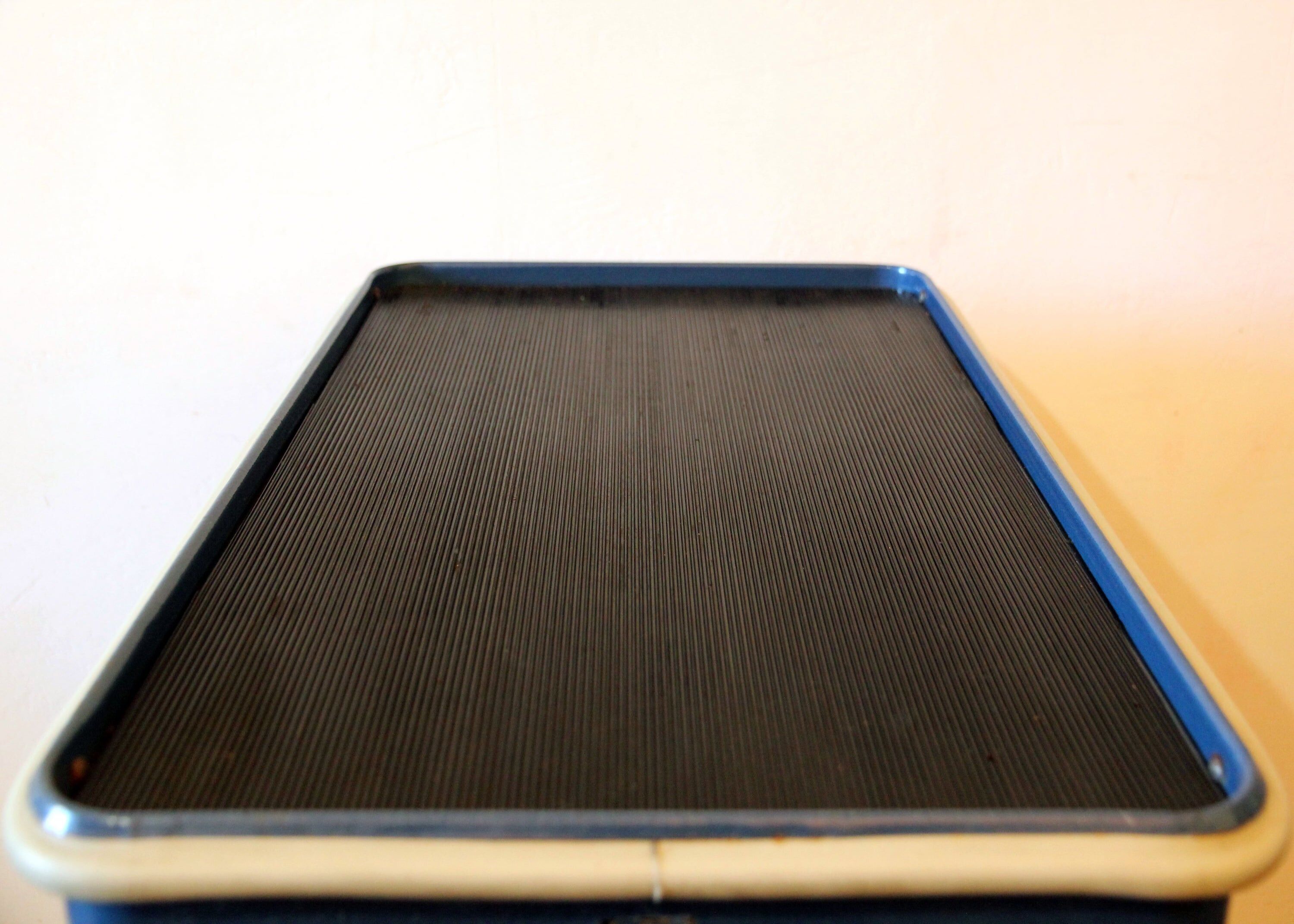 Servant / Industrial workshop bar