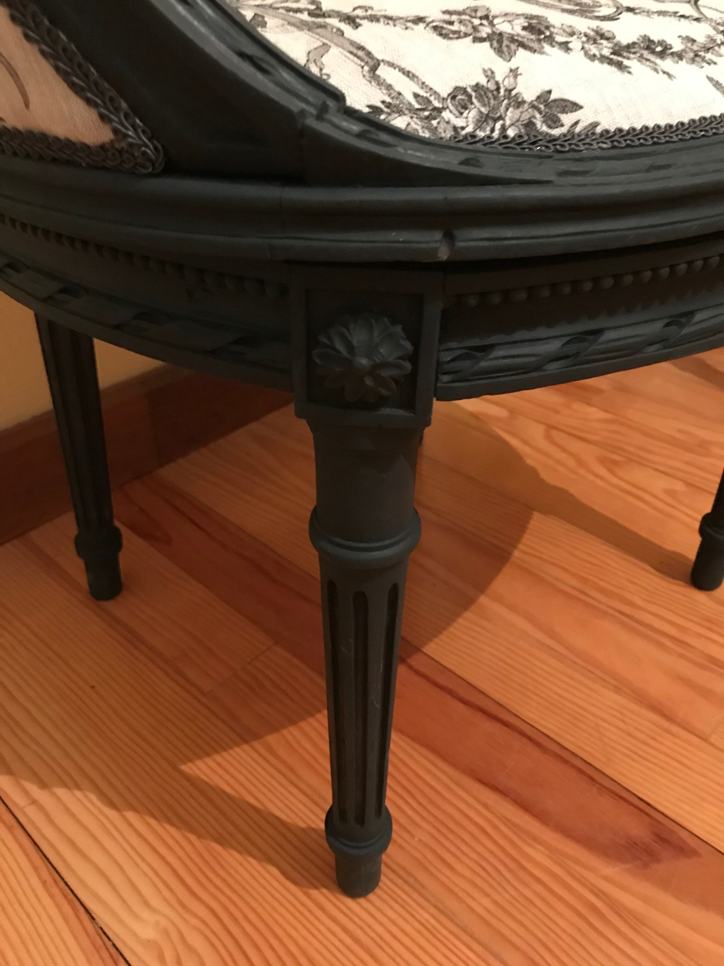 Set of basket chairs