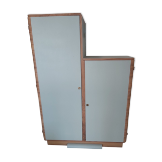 Asymmetrical cabinet