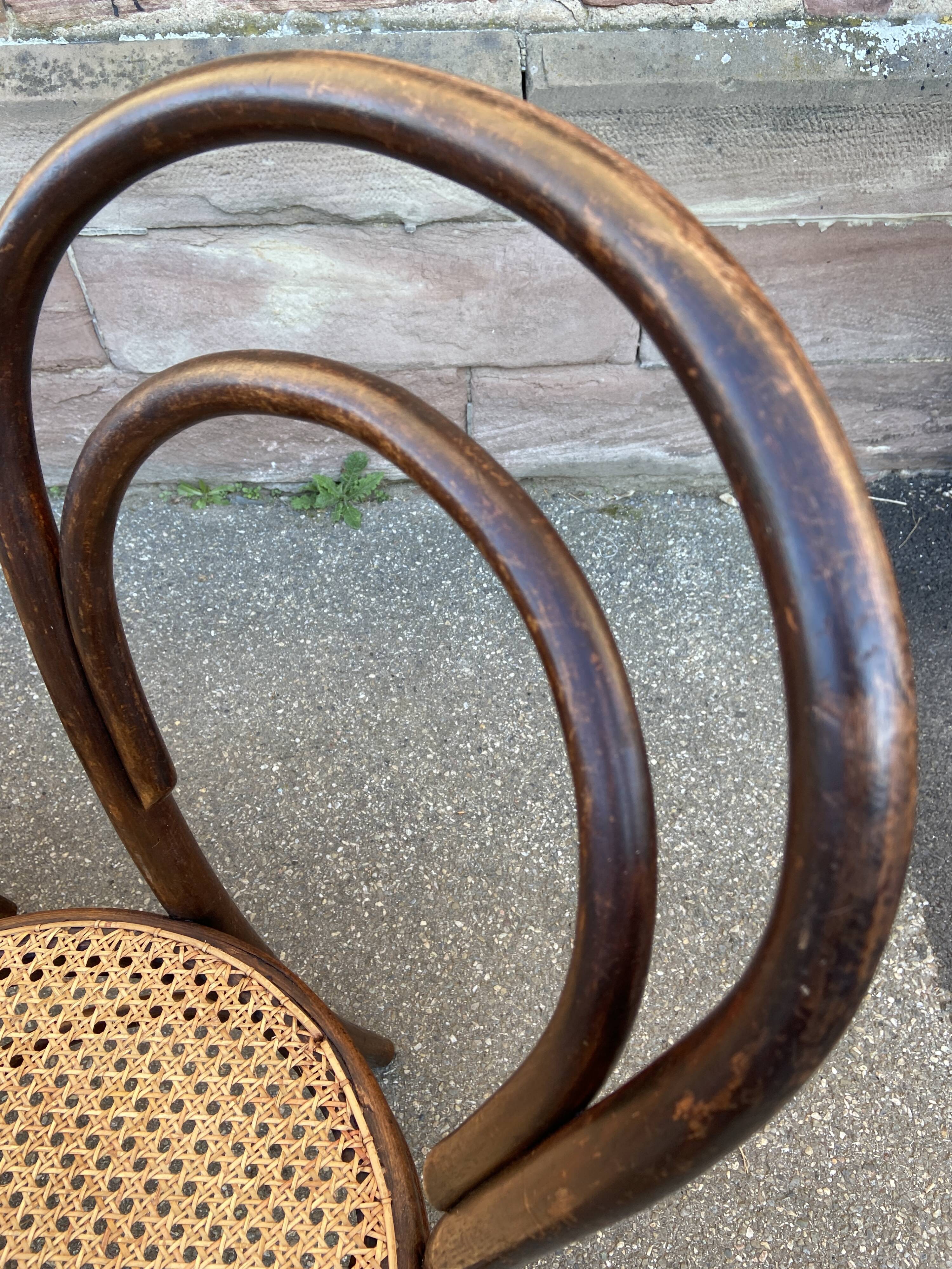 4 curved wood chairs Fischel Nr 14