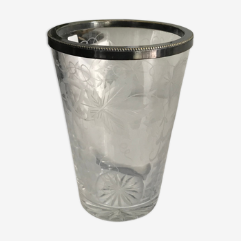 Vase en cristal ciselé avec cerclage en métal argenté