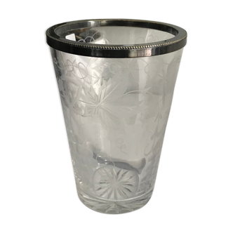 Vase en cristal ciselé avec cerclage en métal argenté
