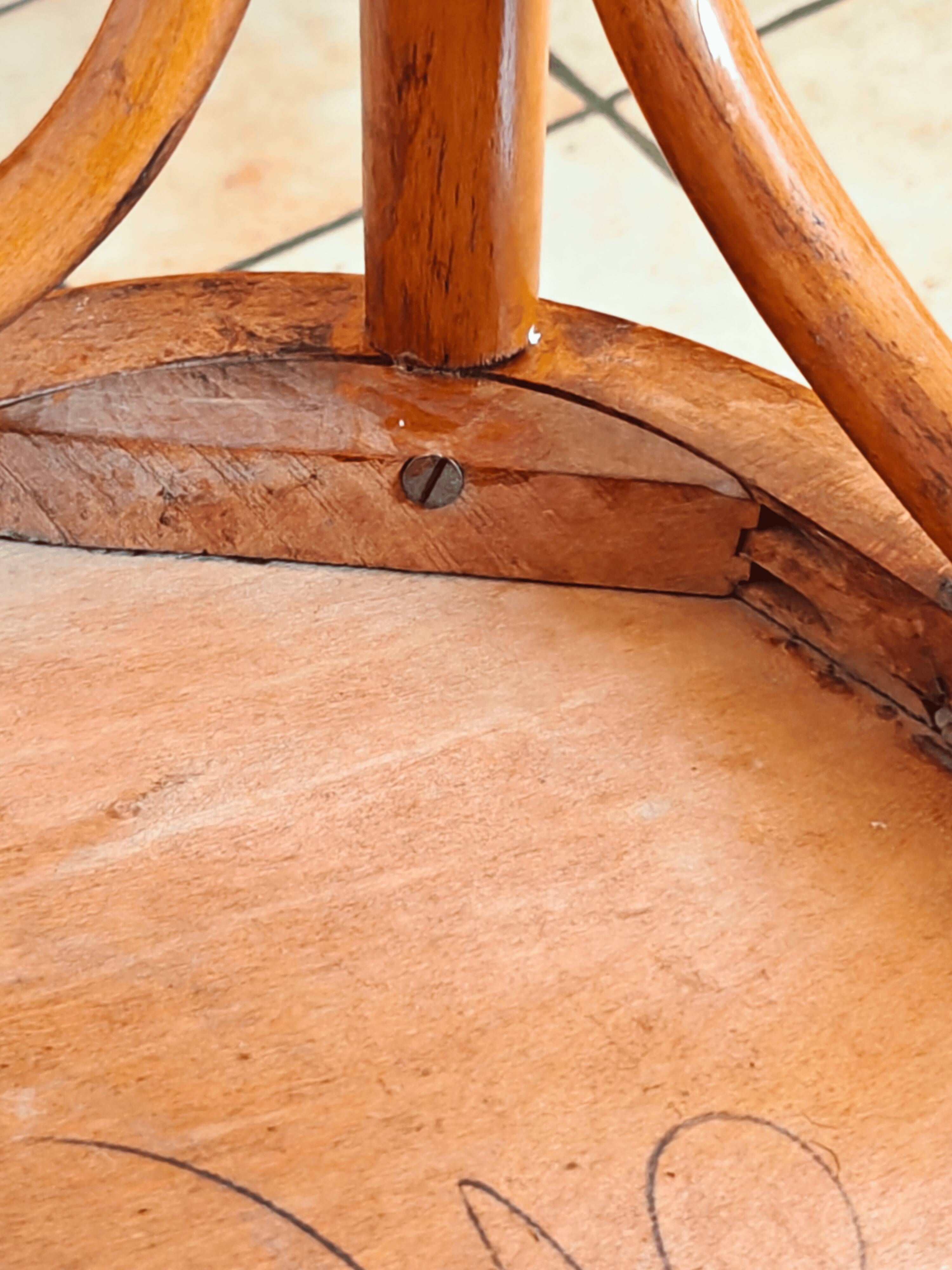 Art Nouveau office chair with curved wood attributed to J&J Kohn, 704 1/2 4V
