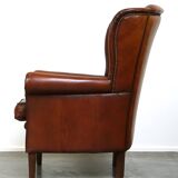 Magnifique fauteuil classique en peau de mouton avec une belle apparence et une assise confortable
