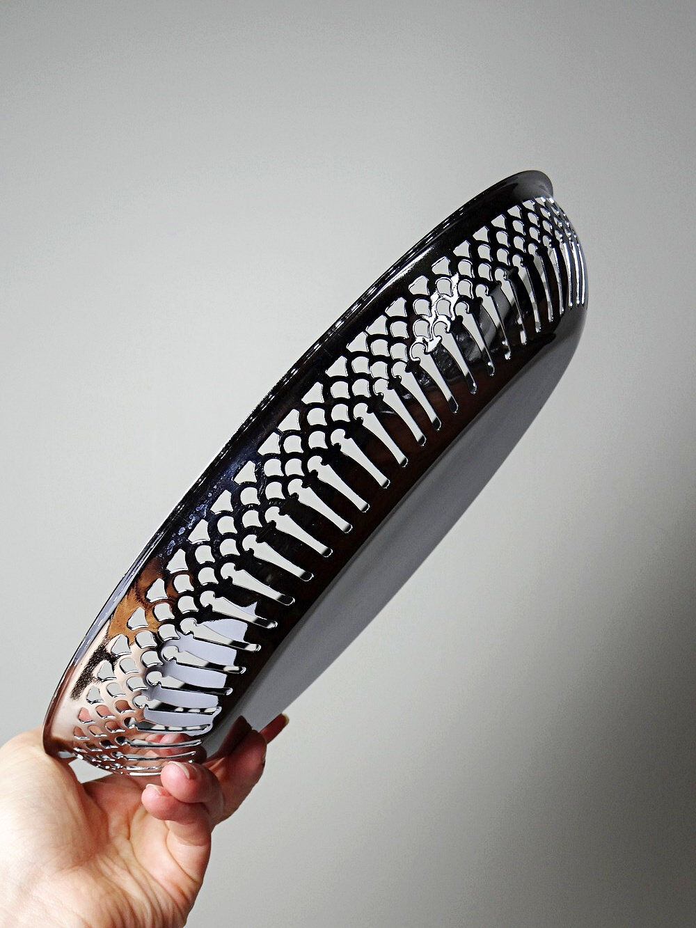 Oval openwork bread basket in silver-plated metal, vintage 1950s-70s.