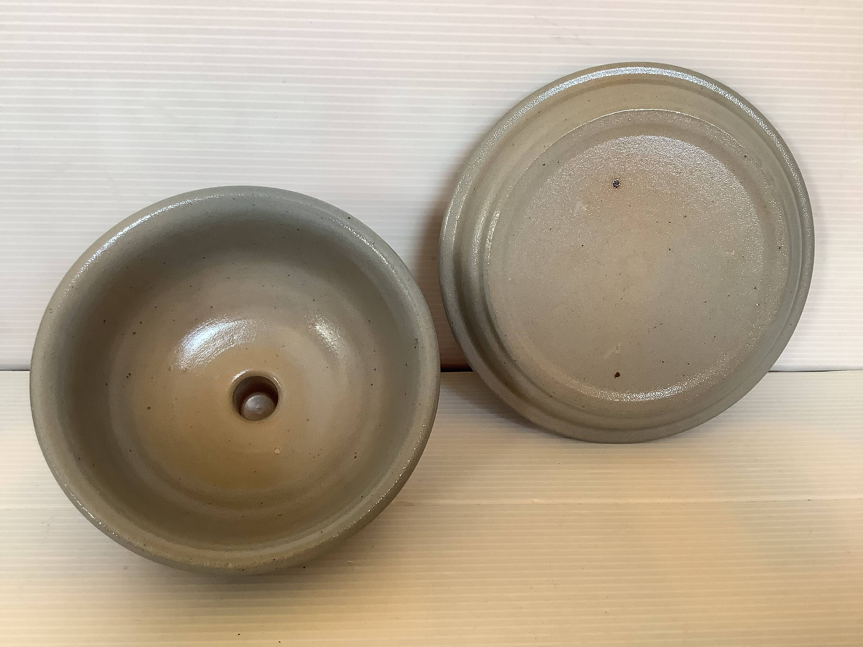 Bell-shaped butter dish in stoneware