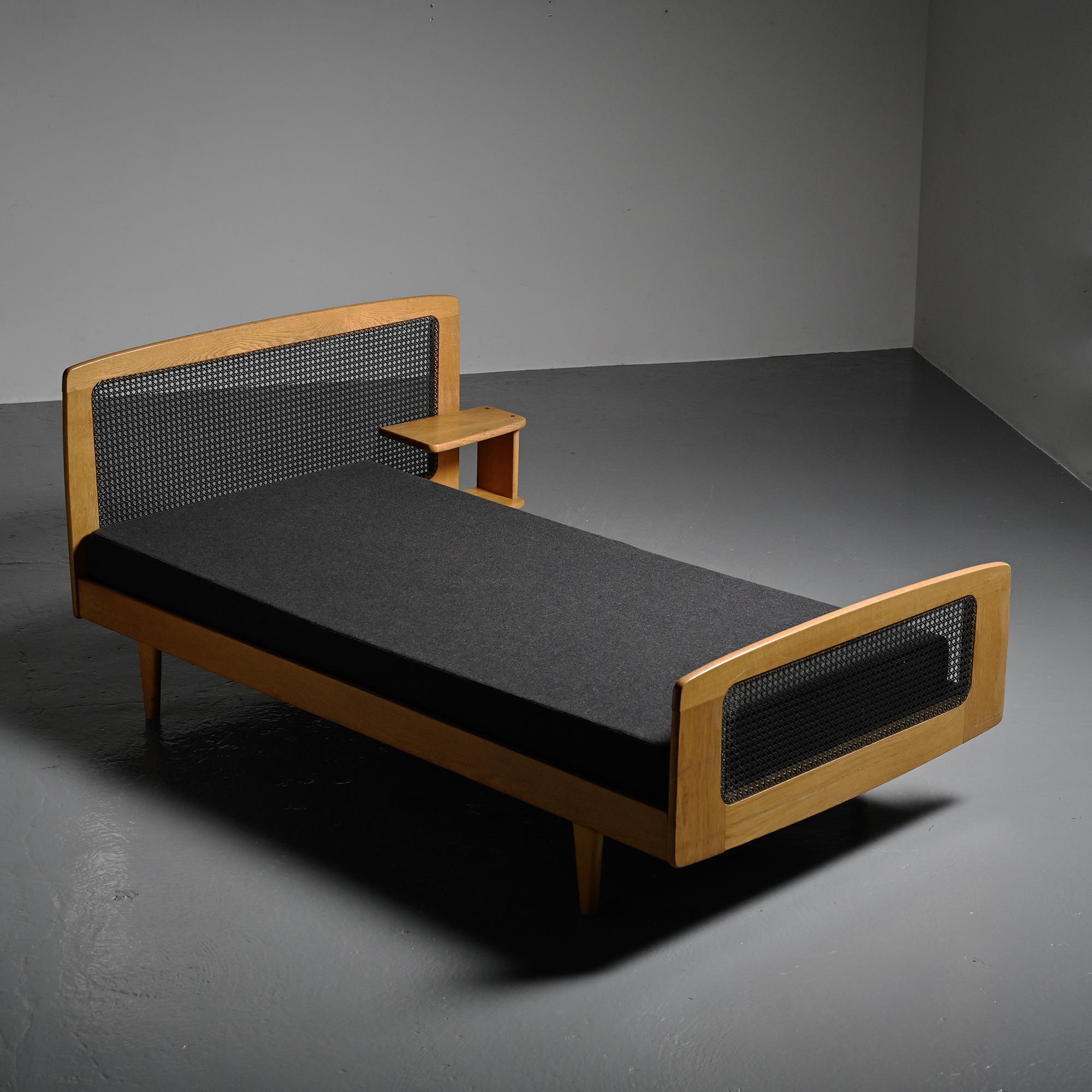 Lit par Roger Landault pour Ligne Roset, France, circa 1965