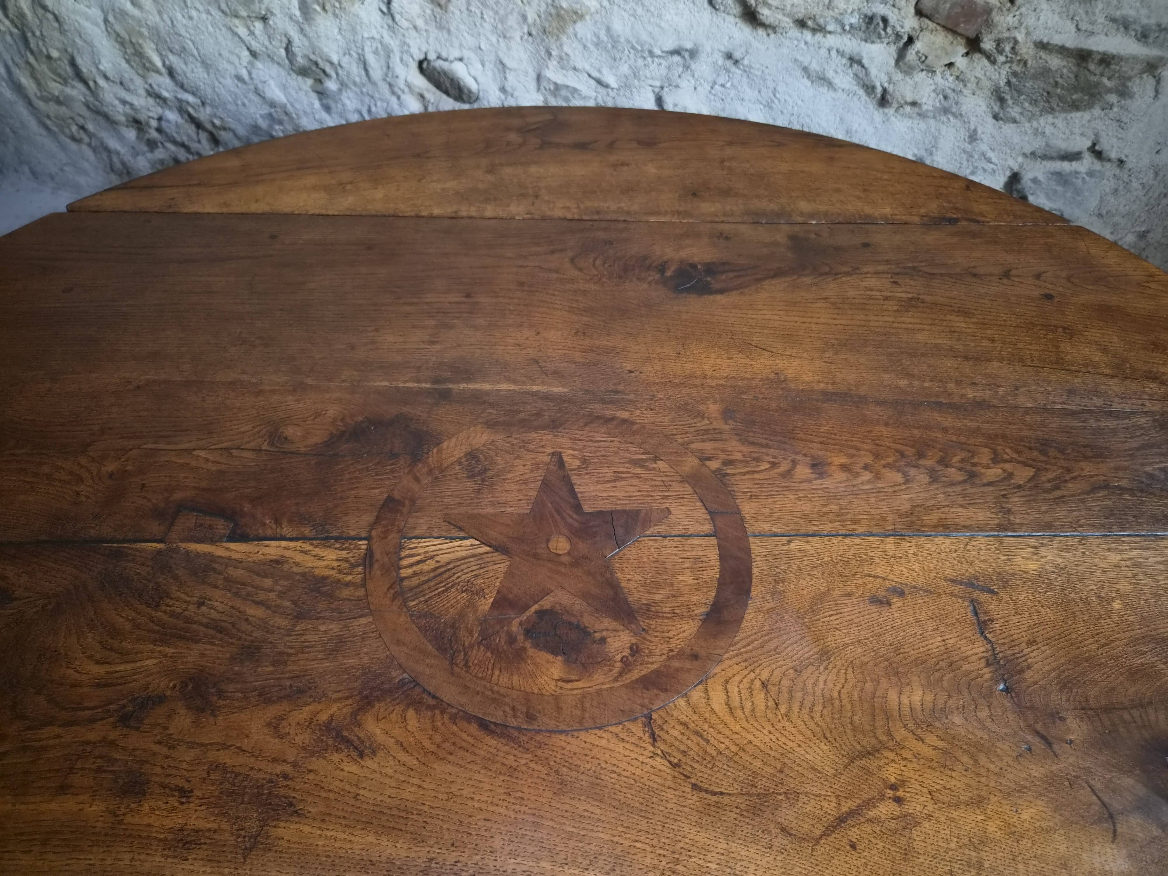 Table à manger ronde pliante ancienne française en chêne | Marqueterie étoile | c. 1850–1880