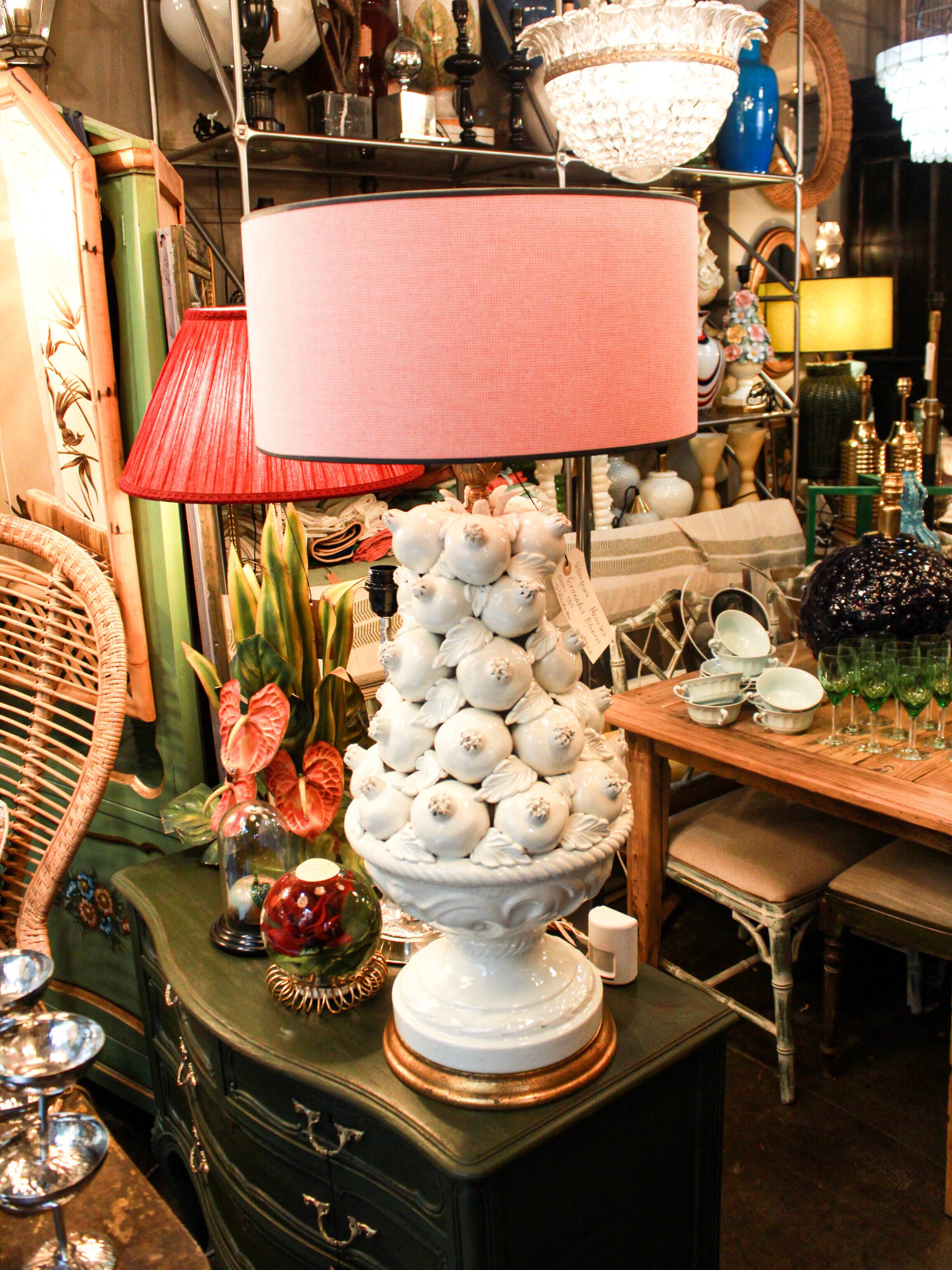 Manises lamp with white pomegranates