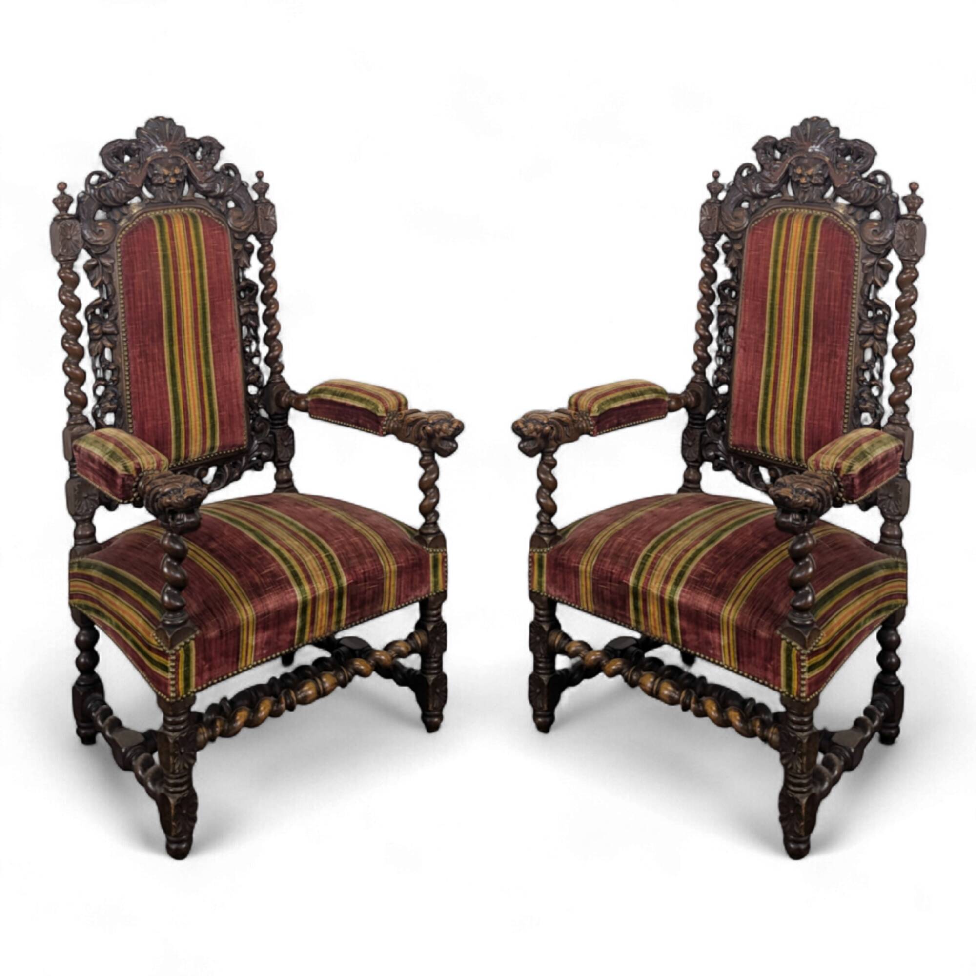 Paire de fauteuil de style Louis XIII style château