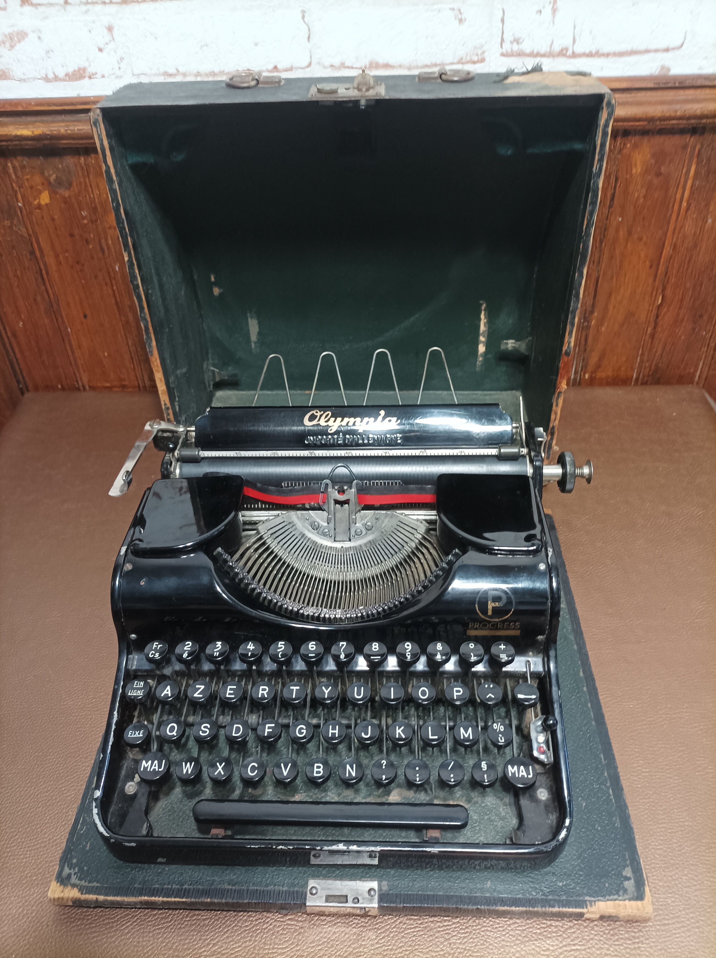 Olympia Progress typewriter 30s
