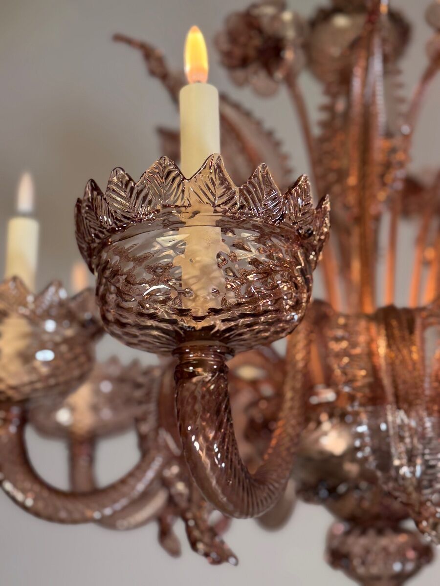 Venetian chandelier in Murano glass in amethyst colour, 8 light arms, 20th century