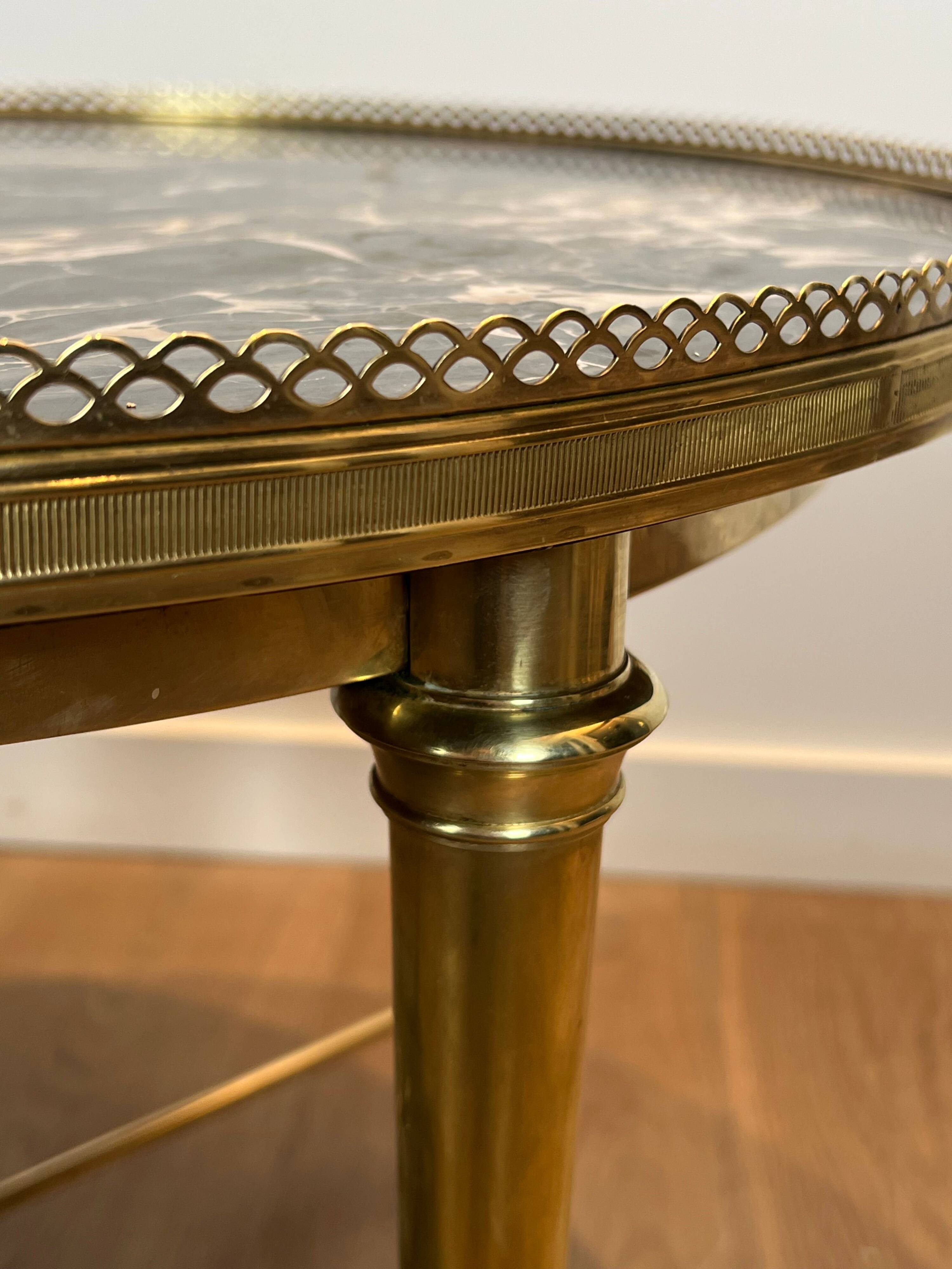 Round coffee table in brass with a marble top from the Ramsay house.