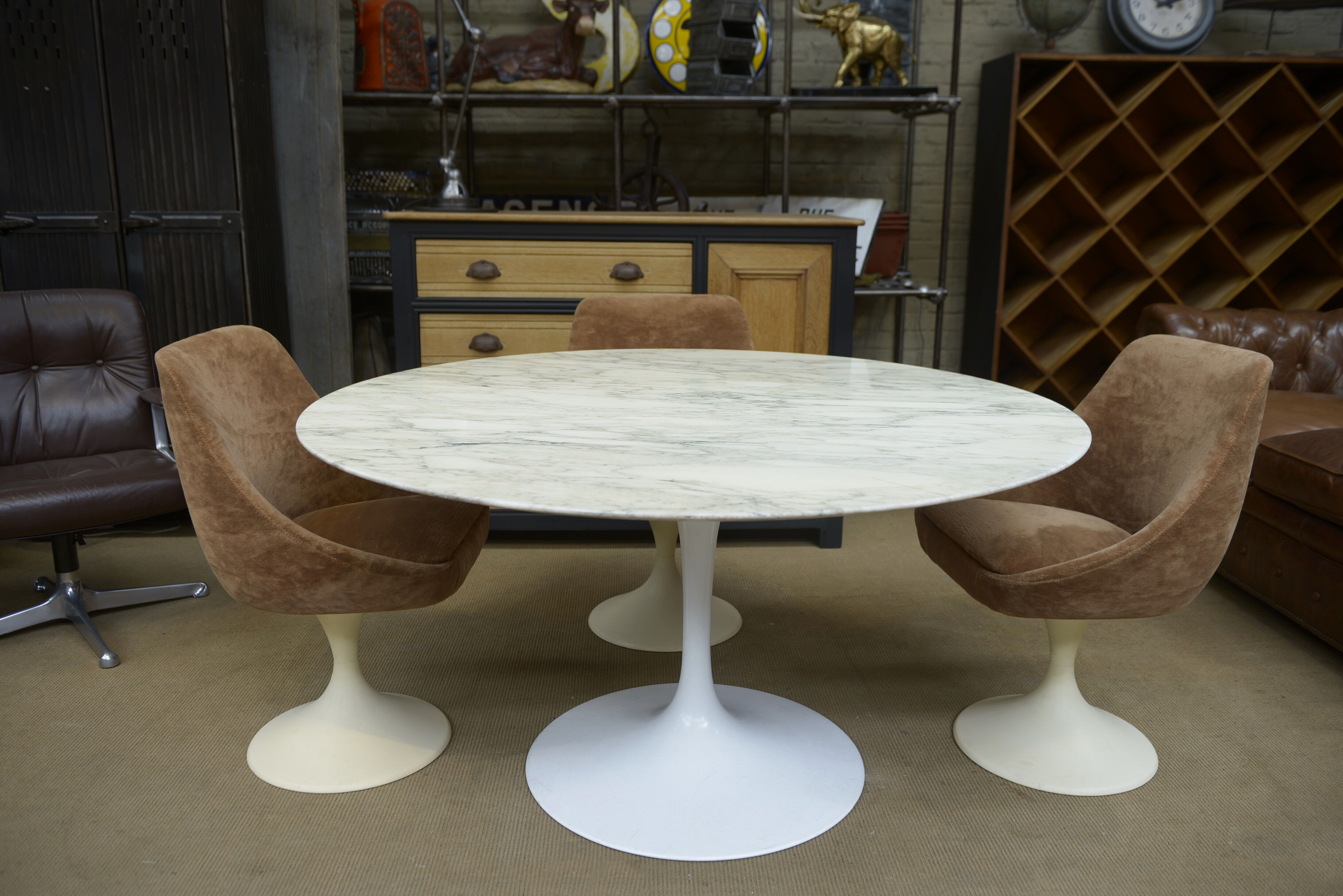 Round table "tulip 137" in marble, Eero Saarinen, Knoll 1960
