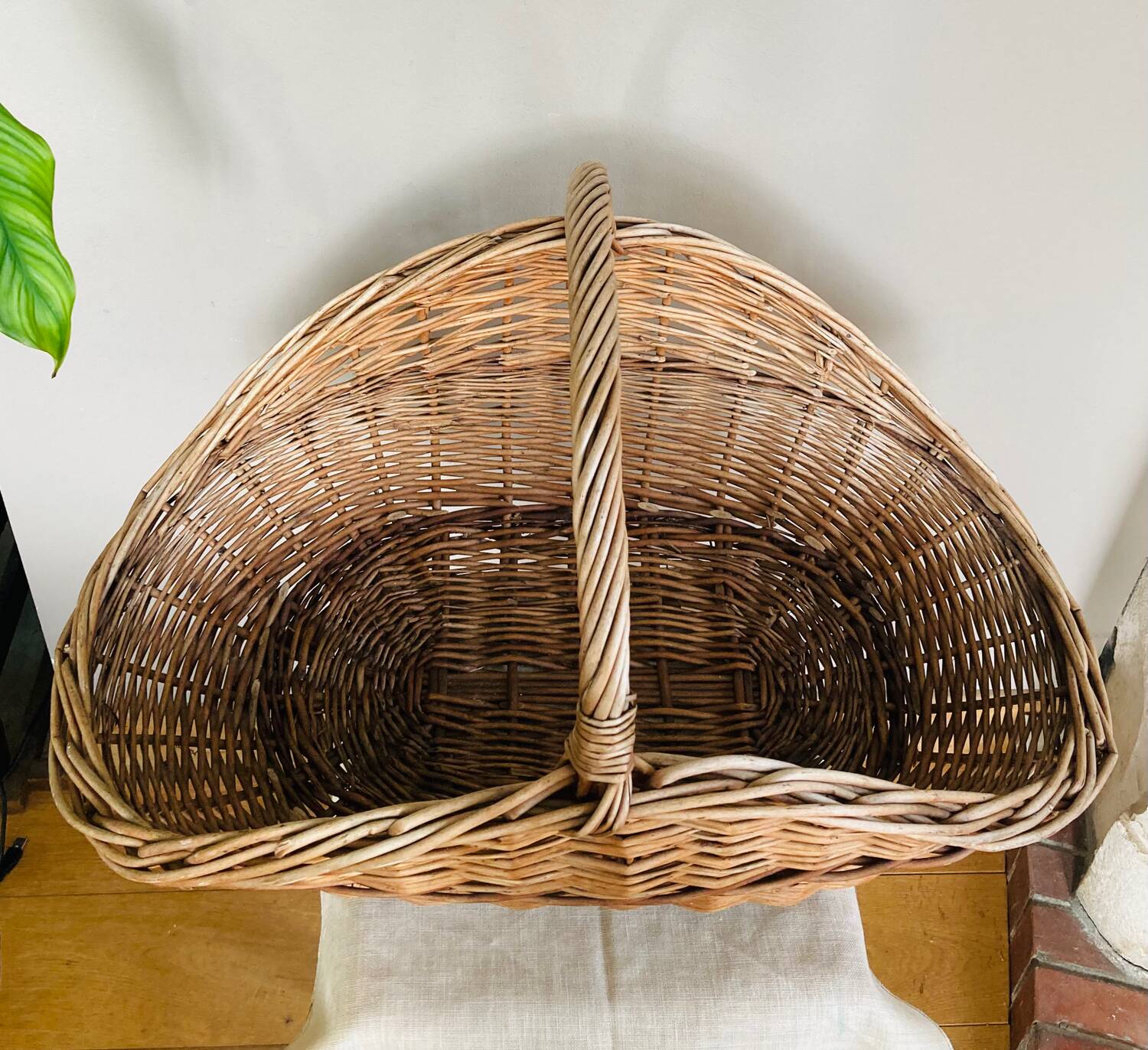 Wicker rattan log basket from the 1970s/80s