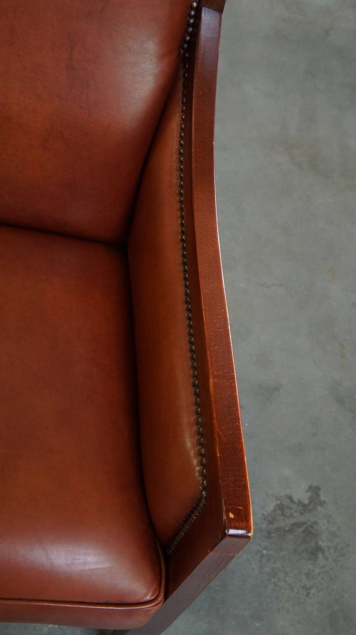 Majestic, luxurious set of 2 cognac-colored cowhide leather Art Deco design armchairs