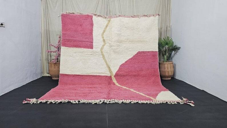 Handmade traditional carpet size 150/250 cm.