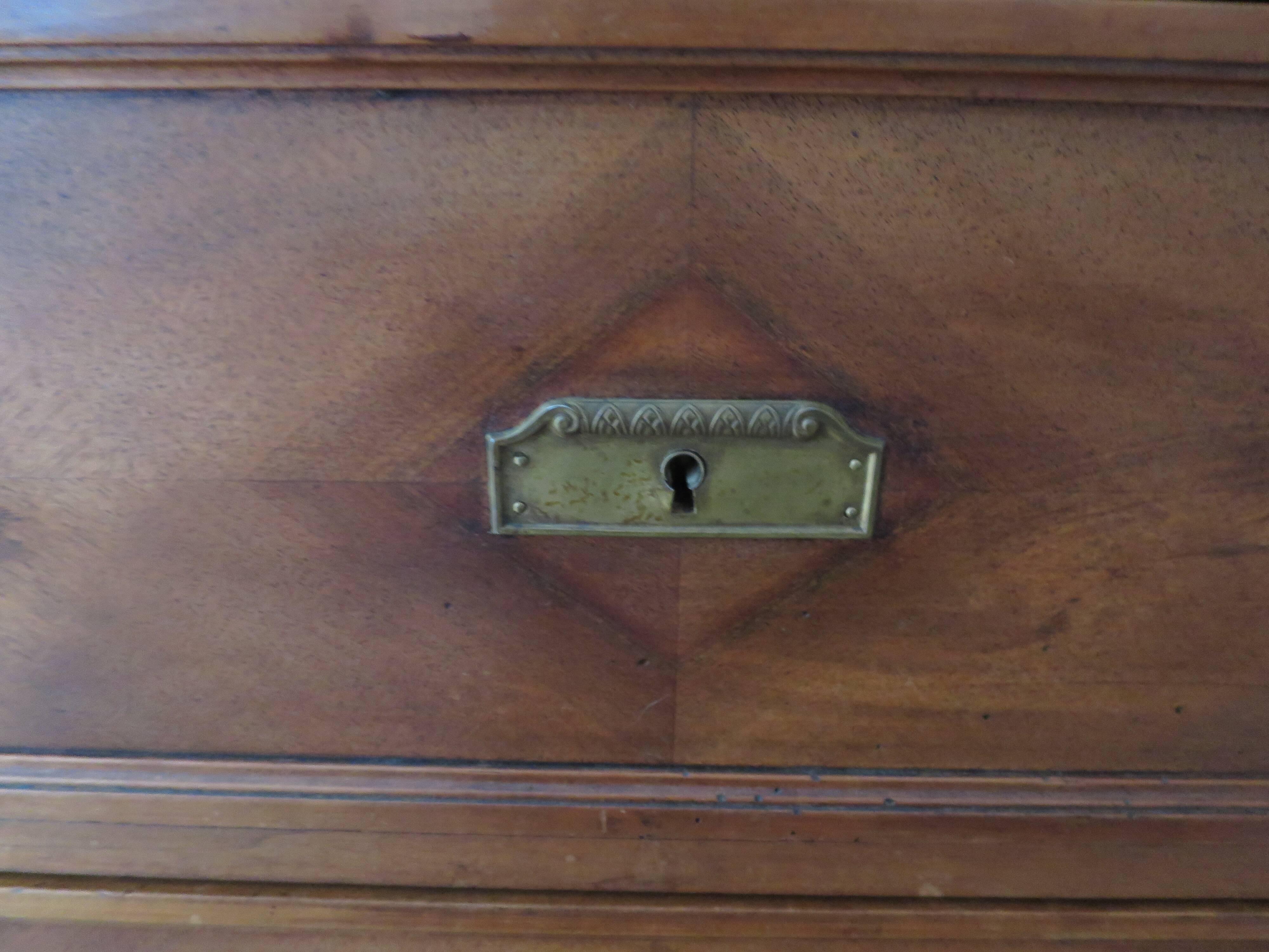 Louis Philippe style chest of drawers with 4 drawers in solid walnut and marble, 1900-1950.