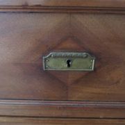 Louis Philippe style chest of drawers with 4 drawers in solid walnut and marble, 1900-1950.