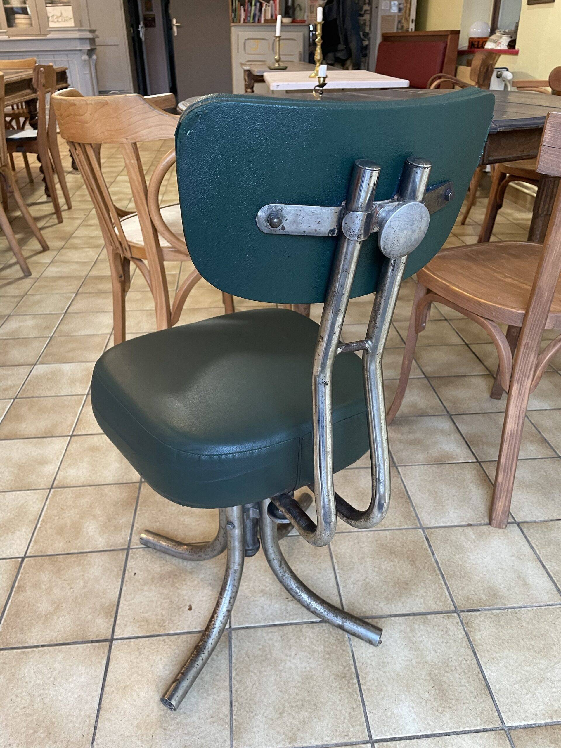 Pullman style workshop chair