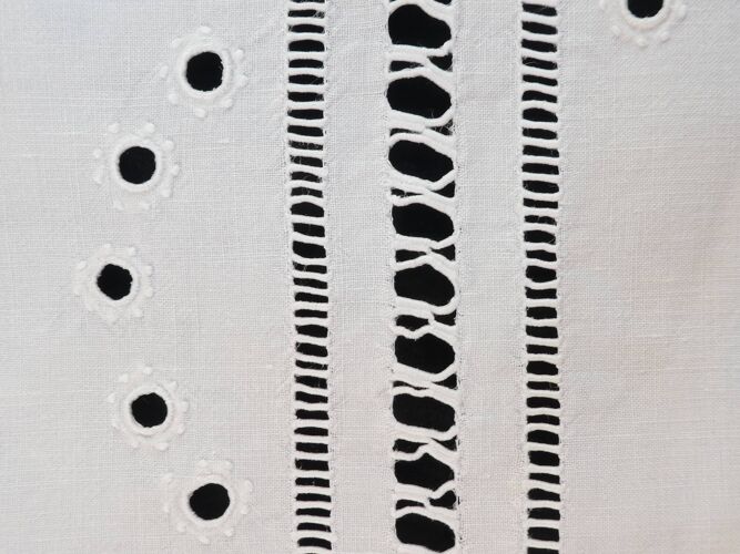 Ancien drap en lin 210 x 320 jours echelle broderie monogramme