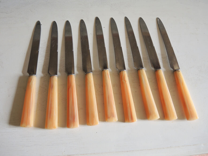 9 Old Stainless Steel And Bakelite Table Knives