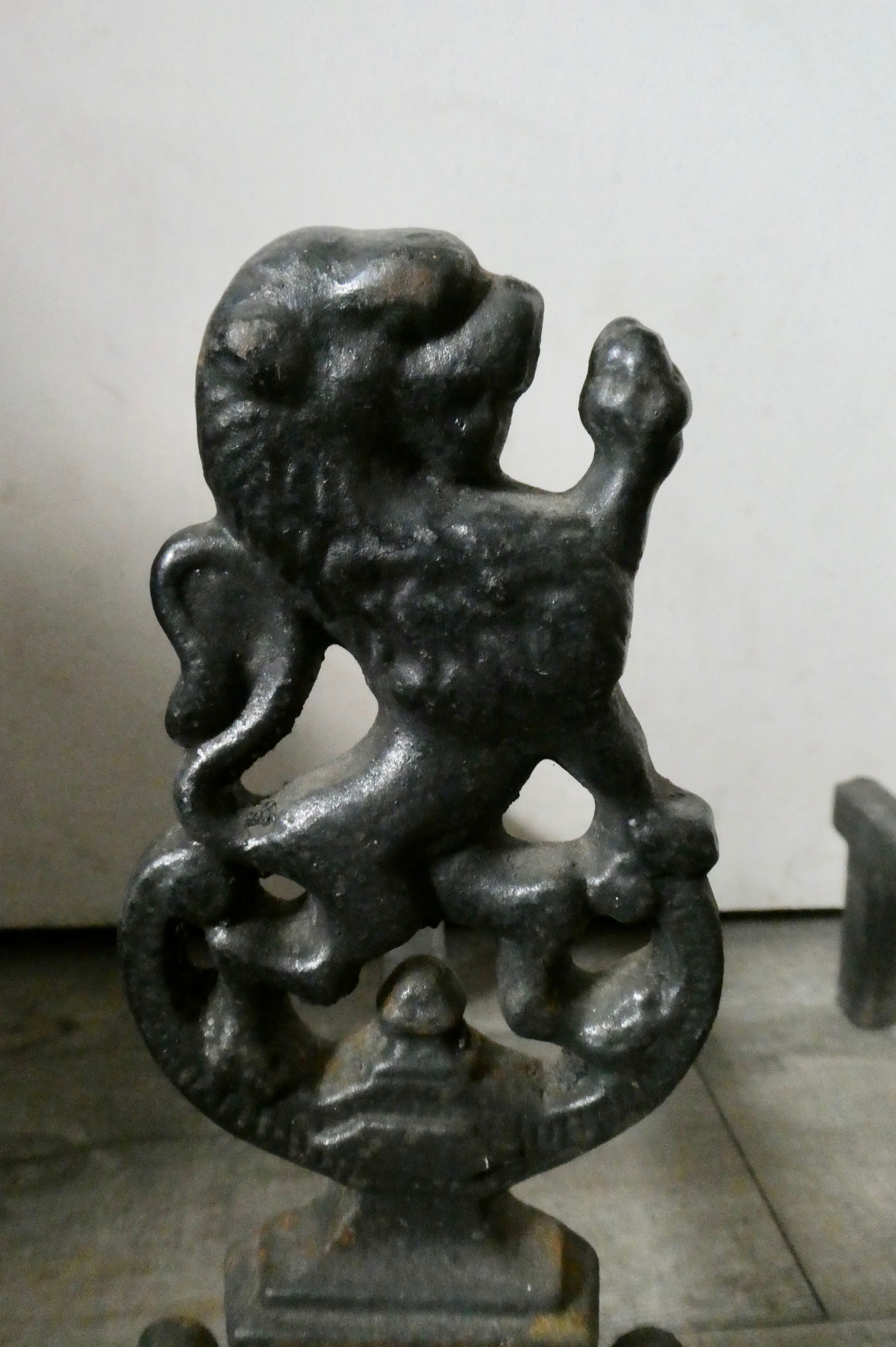 Paire de chenets en fonte