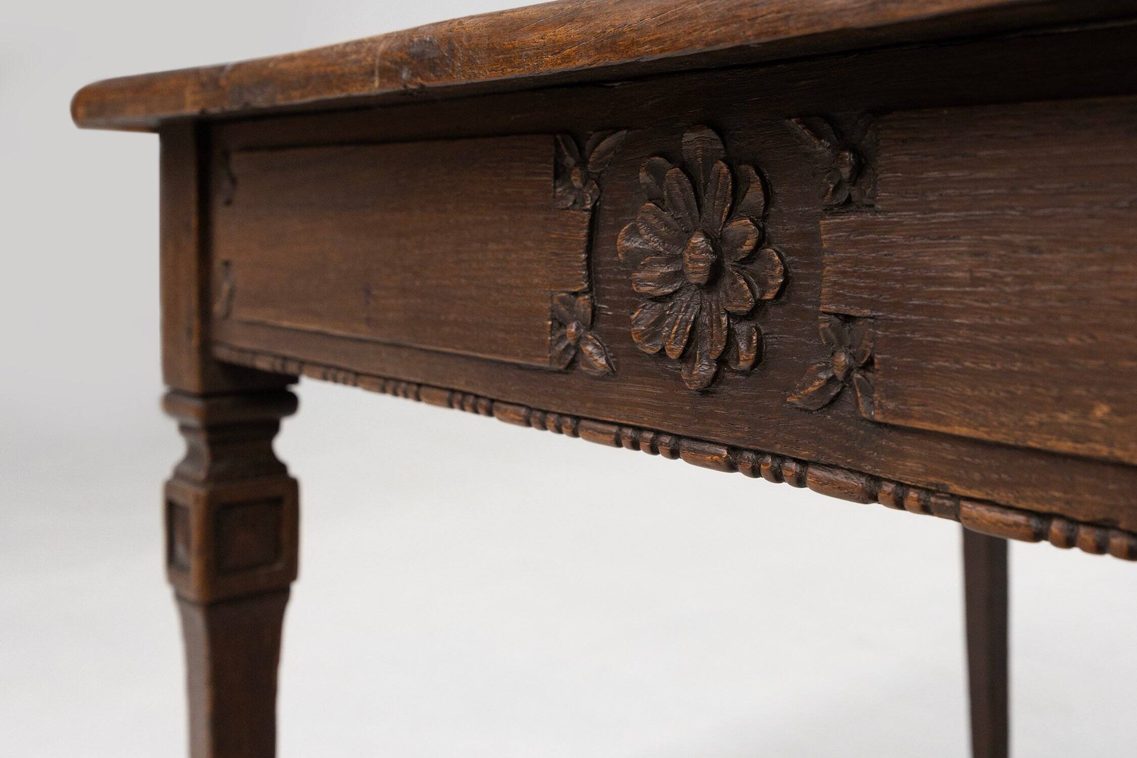 Table d'appoint rustique française du milieu du siècle en bois, années 1850.