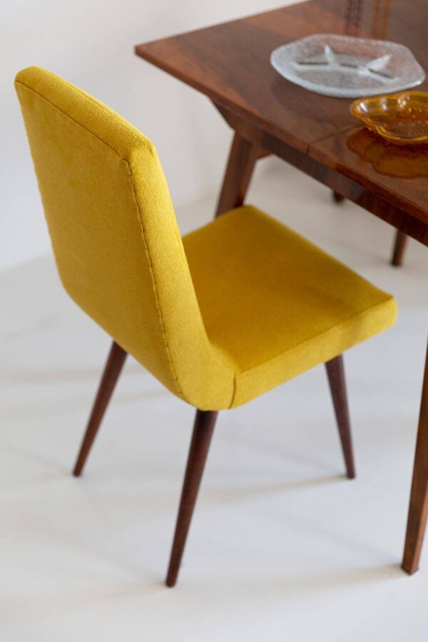 Chaise en laine moutarde du milieu du siècle, Rajmund Halas, Europe, années 1960