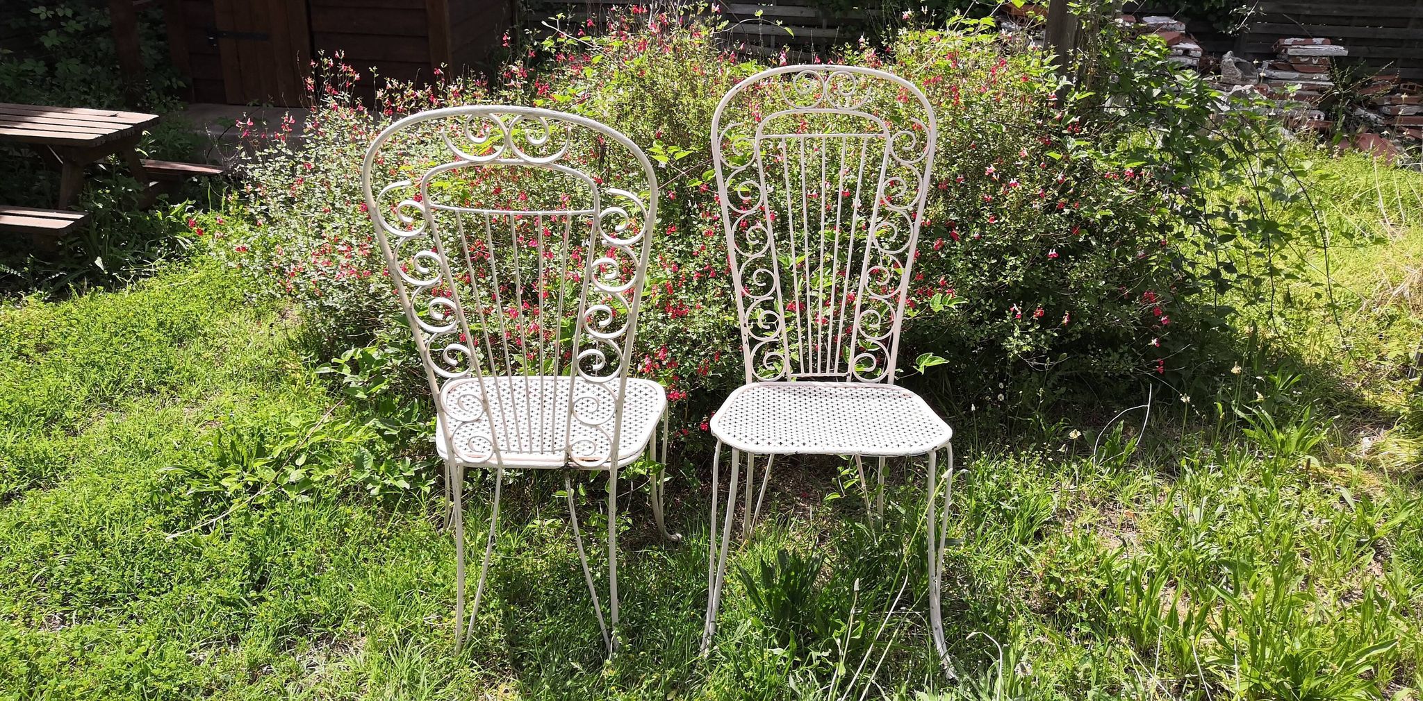 Chaises métal perforé trèfle dossier haut années 50 Set de 2