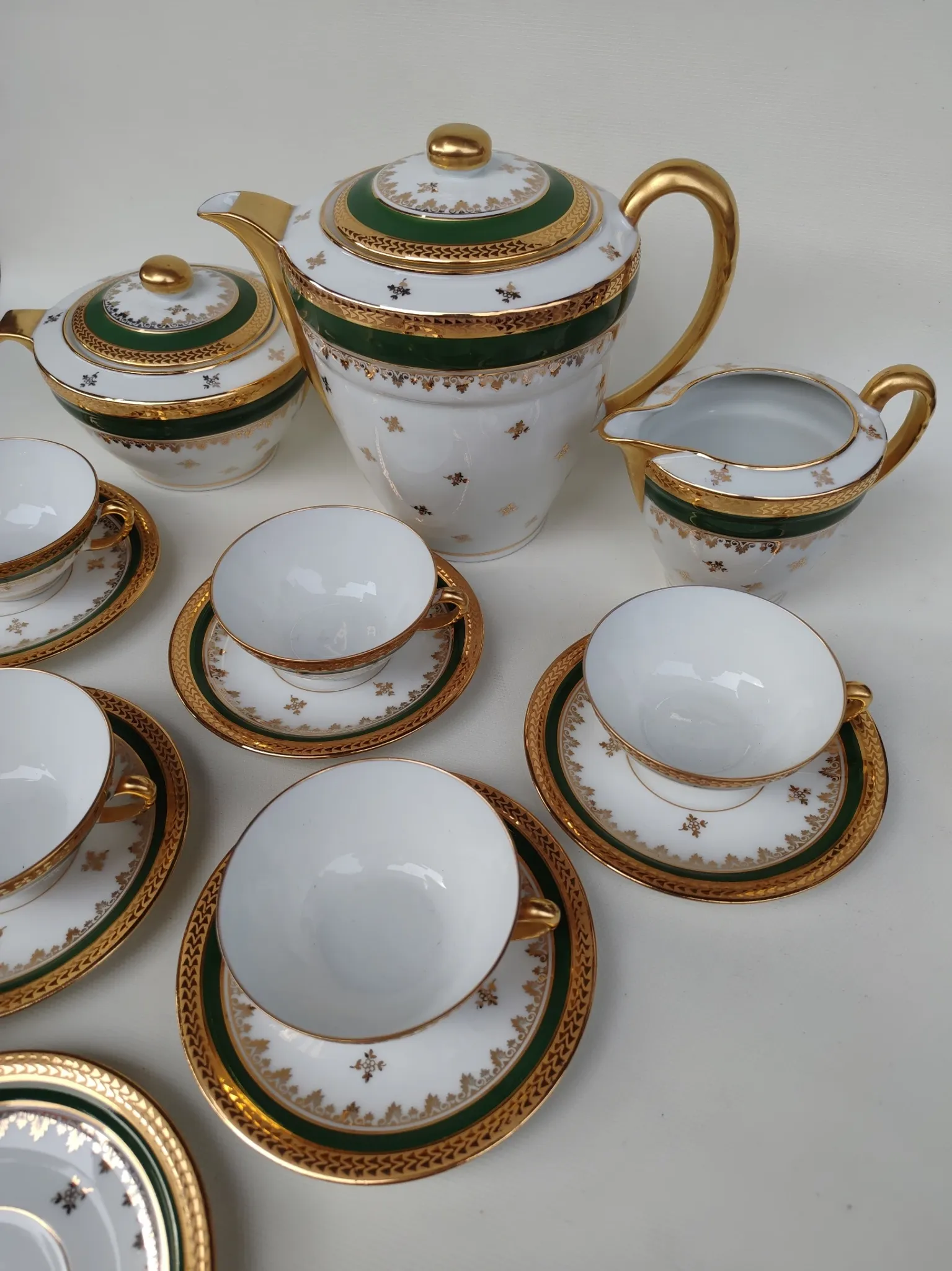 Limoges porcelain coffee service from the 1950s. For 6 people.
