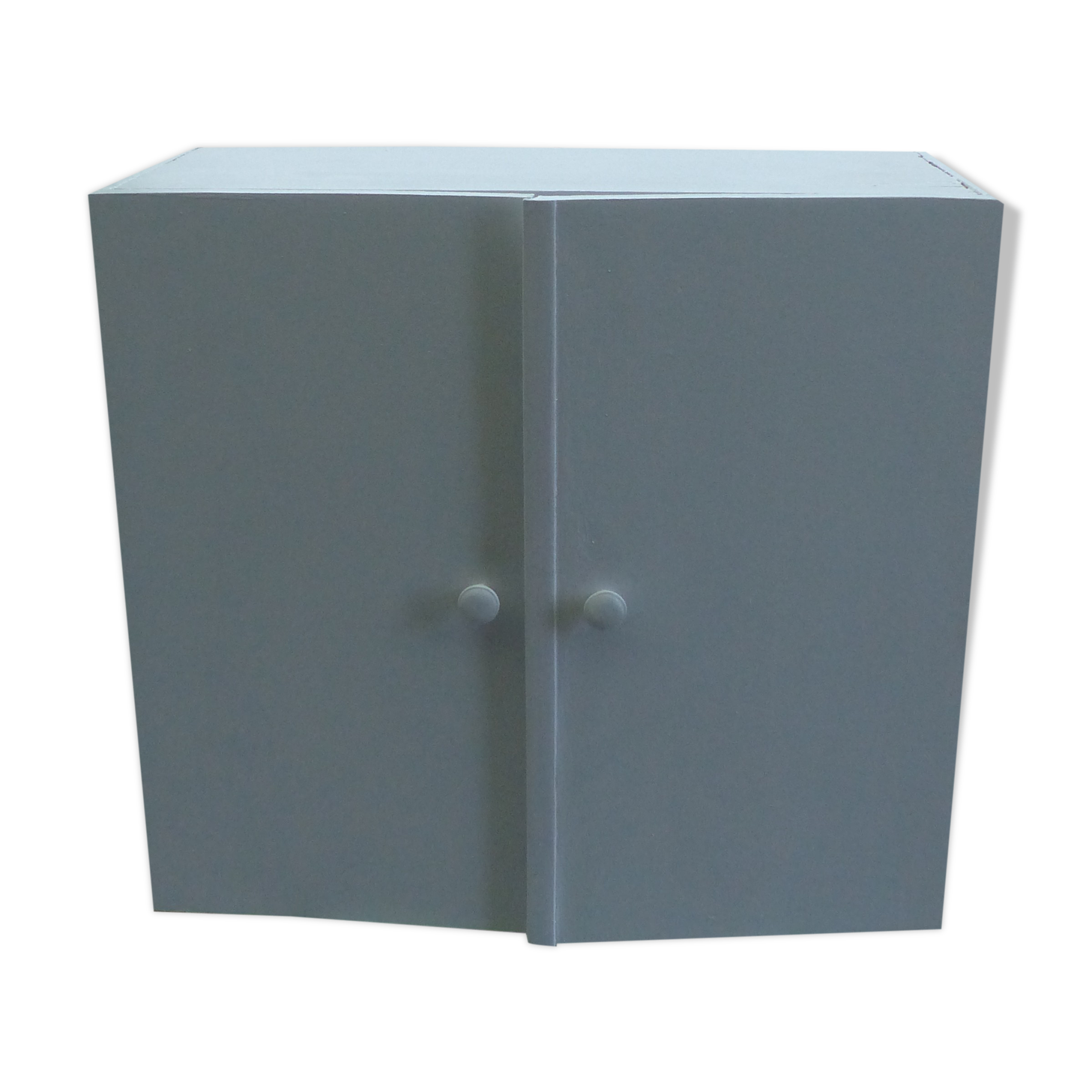 Armoire de poupée