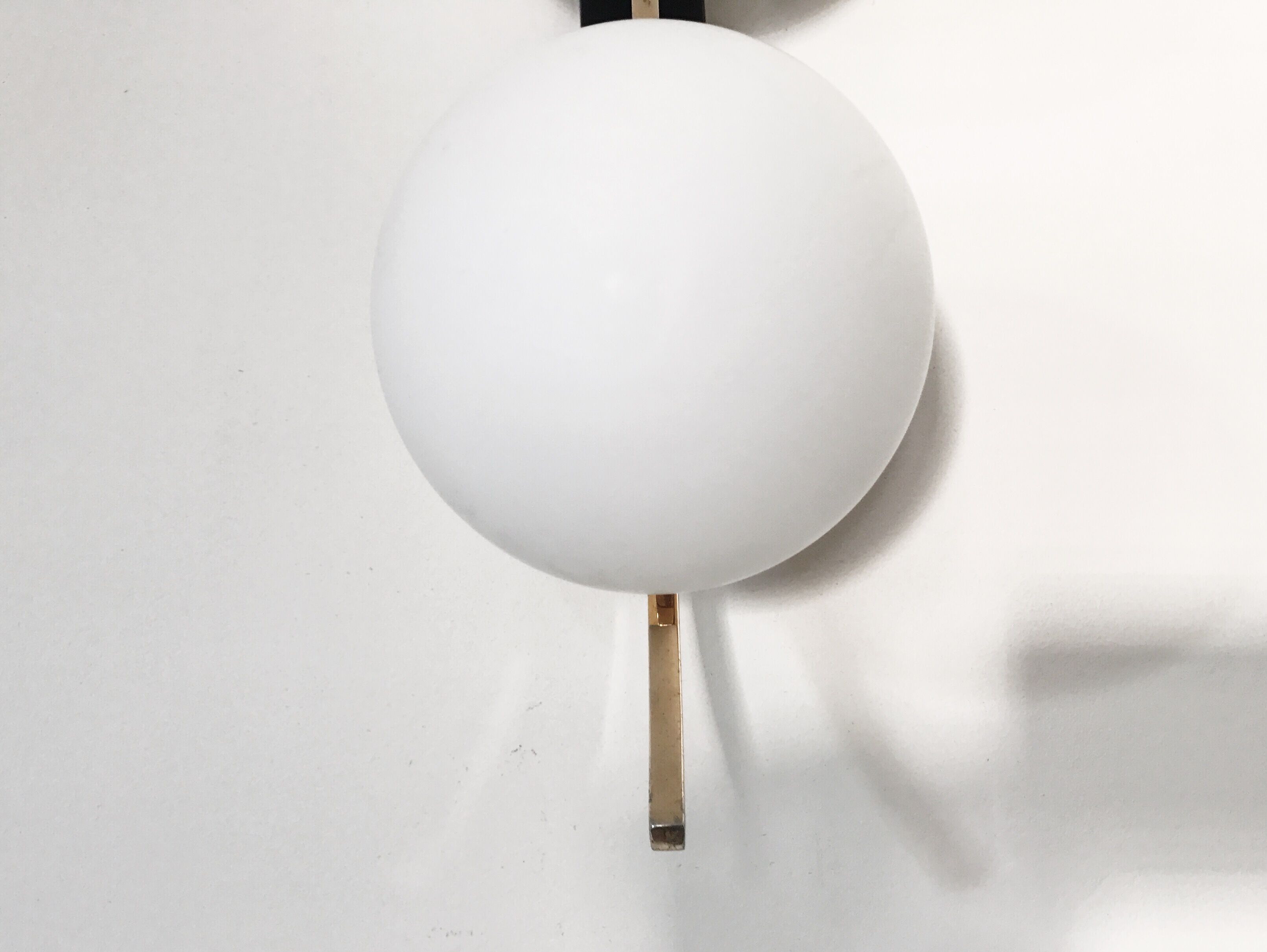 Paire d’appliques sobre et épurée de la Maison Lunel 1960s