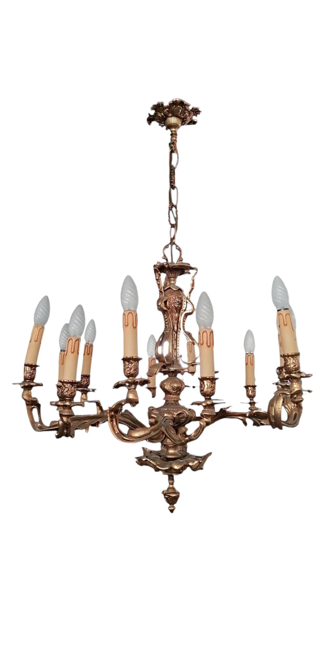 Lampadario in bronzo a 12 luci in stile Luigi XVI