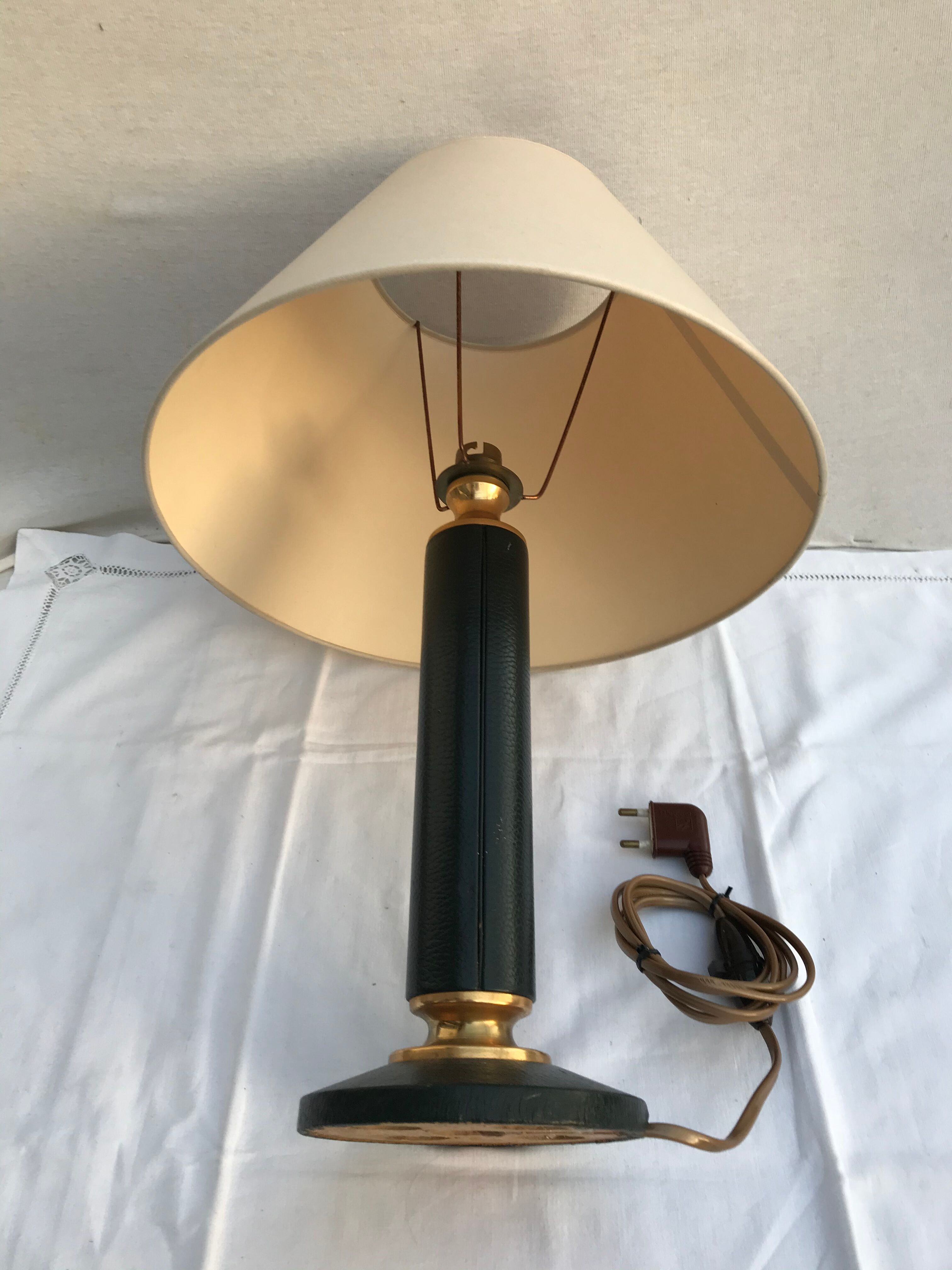 Ancienne lampe colonne cuir vert & laiton