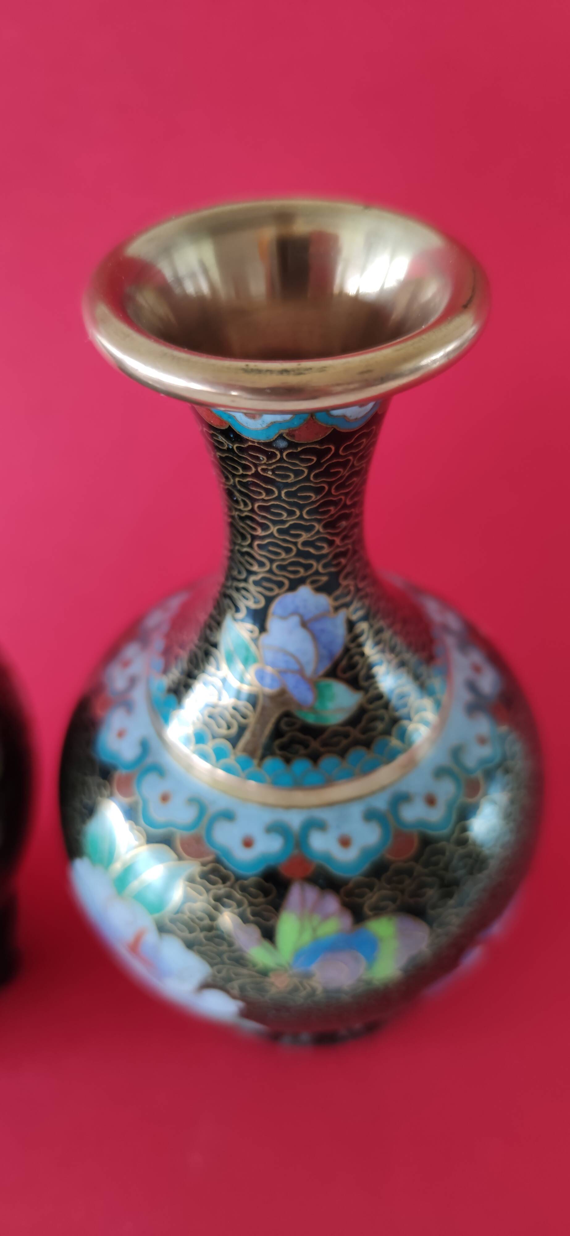 Pair of vintage cloisonné enamel vases from the 20th century H19 cm