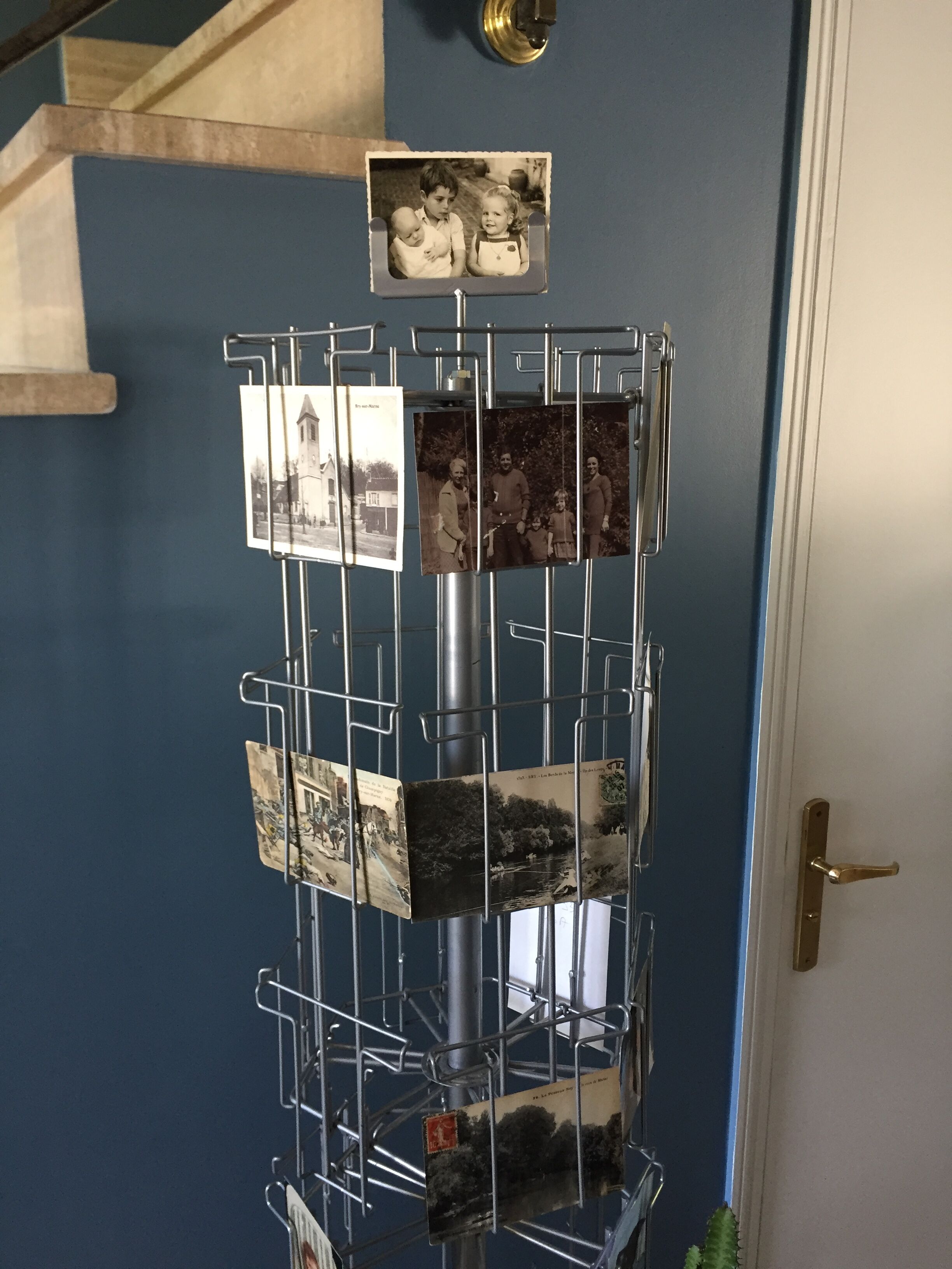 Display postcards and photos in gray metal double turnstile