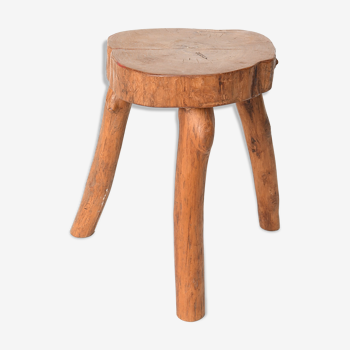 Tabouret brutaliste en bois massif